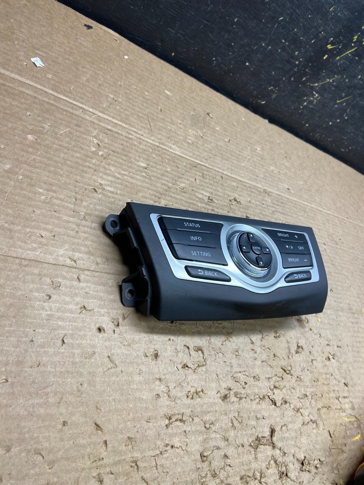 2009-2014 Nissan Murano AM FM Radio CD Control Panel w2067 DG1