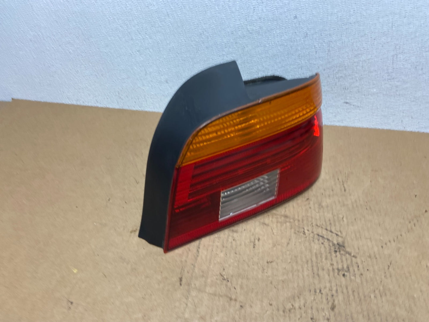 2001- 2003 BMW 5 Series E39 530i Right Passenger Side Tail Light Oem AC3131 DW2