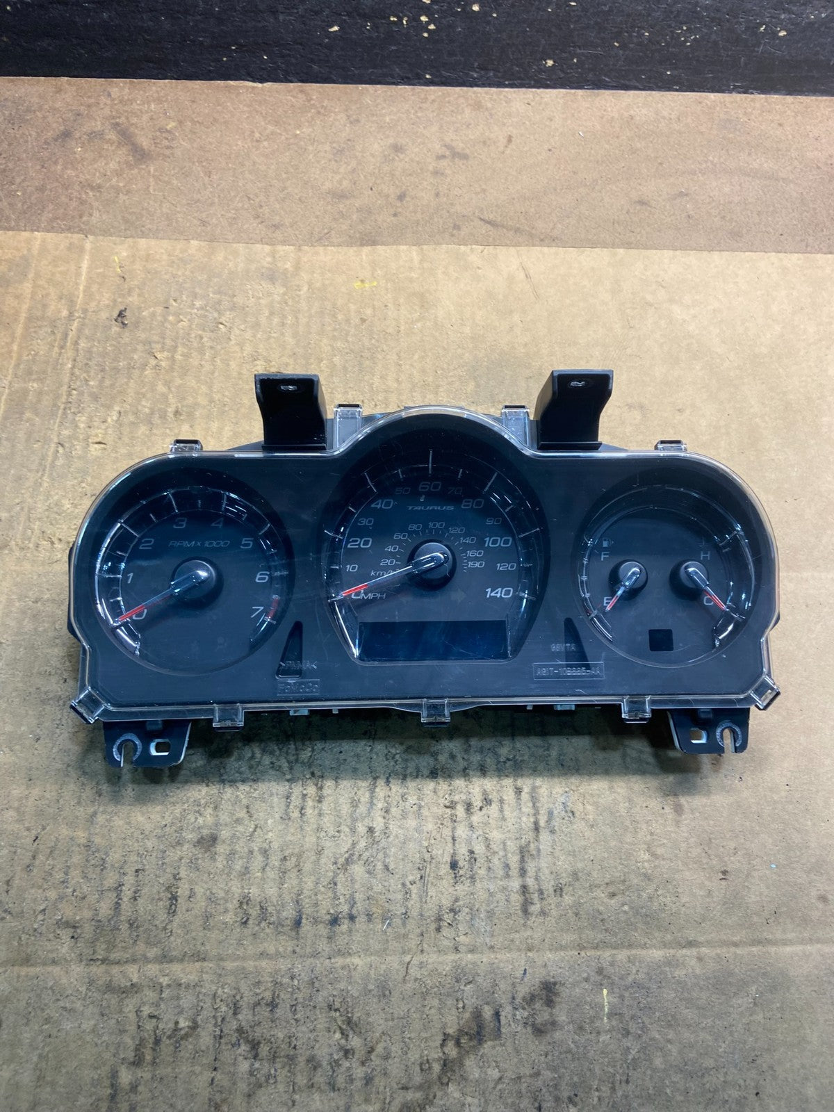 2011 2012  Ford Taurus Speedometer Instrument Cluster Gauges y37802