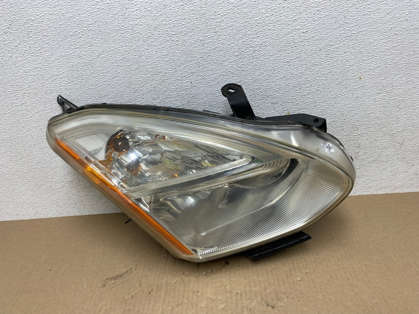 2009-2013 Nissan Rogue Right Passenger Halogen Headlight AE7013 DW0