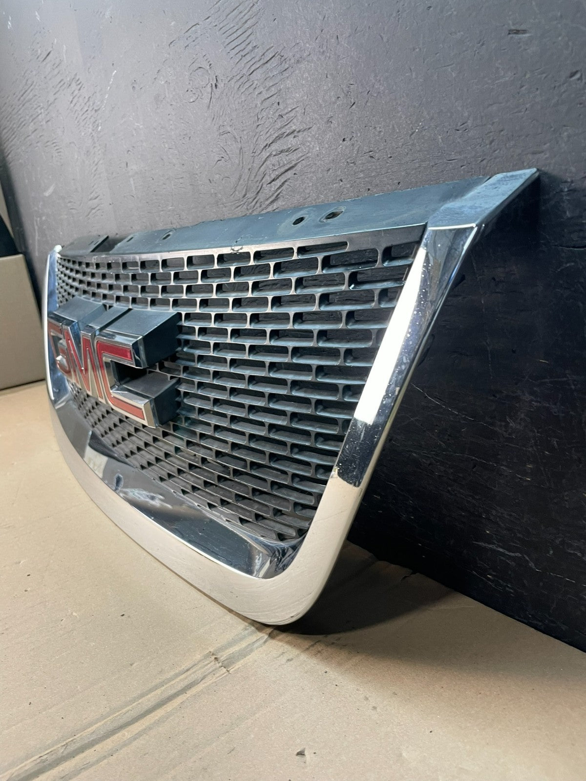 2007 to 2012 GMC Acadia Front Upper Grill Grille AD8364 DG1