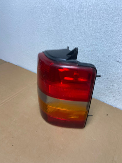 1993-1998 Jeep Grand Cherokee ZJ Right Passenger Side Rh Tail Light AD2563 LK1