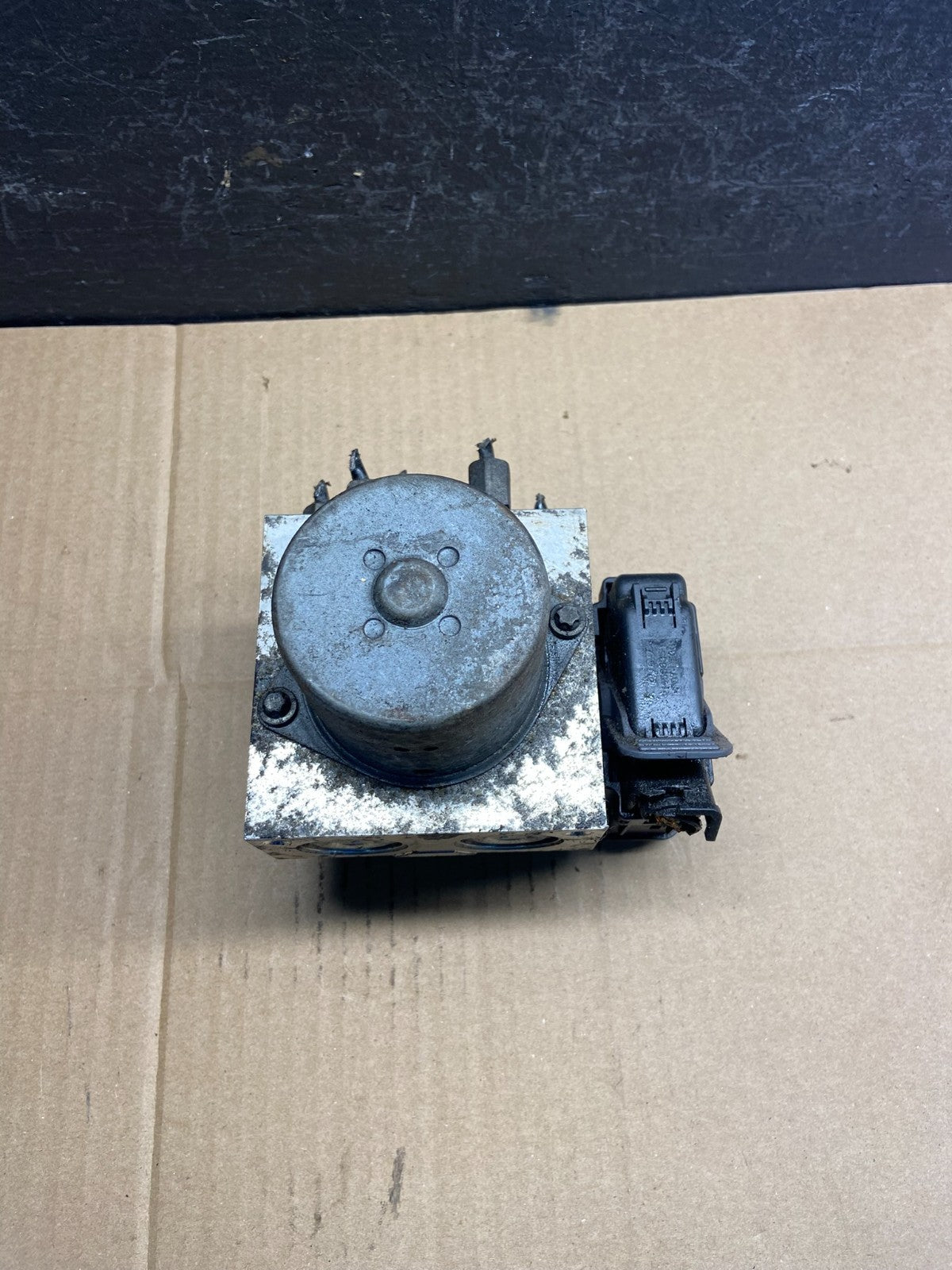 2011 - 2014 Ford E250 E350 Van ABS Anti Lock Brake Pump Module AD1782 DG5