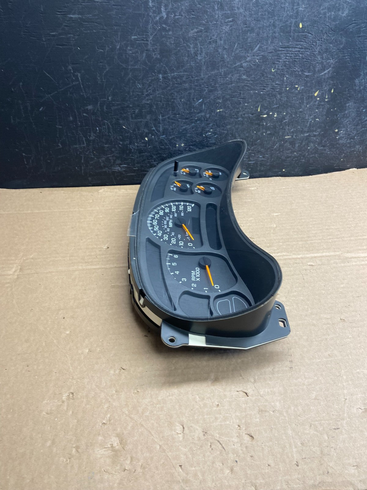 2003 to 2006 Chevrolet Silverado Speedometer Instrument Cluster AF2470 DG1