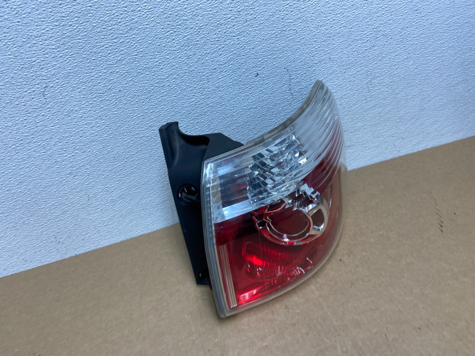 2007 to 2012 GMC Acadia Halogen Tail Light Right Passenger RH Side AC0008 DW2