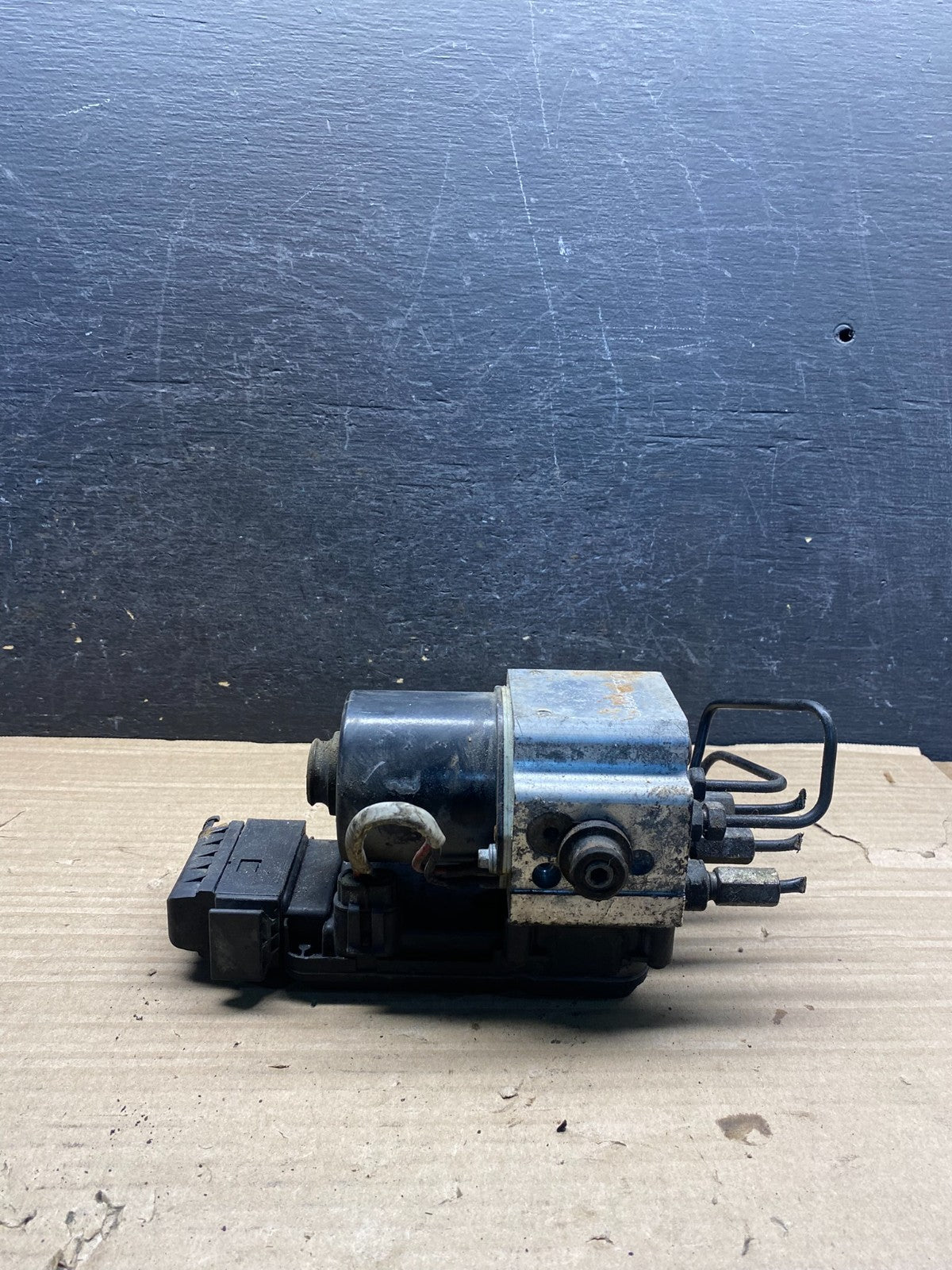2006 2007 Ford E250 E350 Econoline Anti-Lock ABS Antilock Brake Pump AH9989 DW2