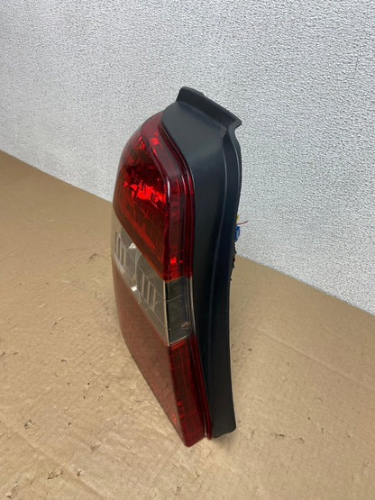 2004-2007 Toyota Highlander Left Driver LH Side Tail Light OEM AB6231 LK1