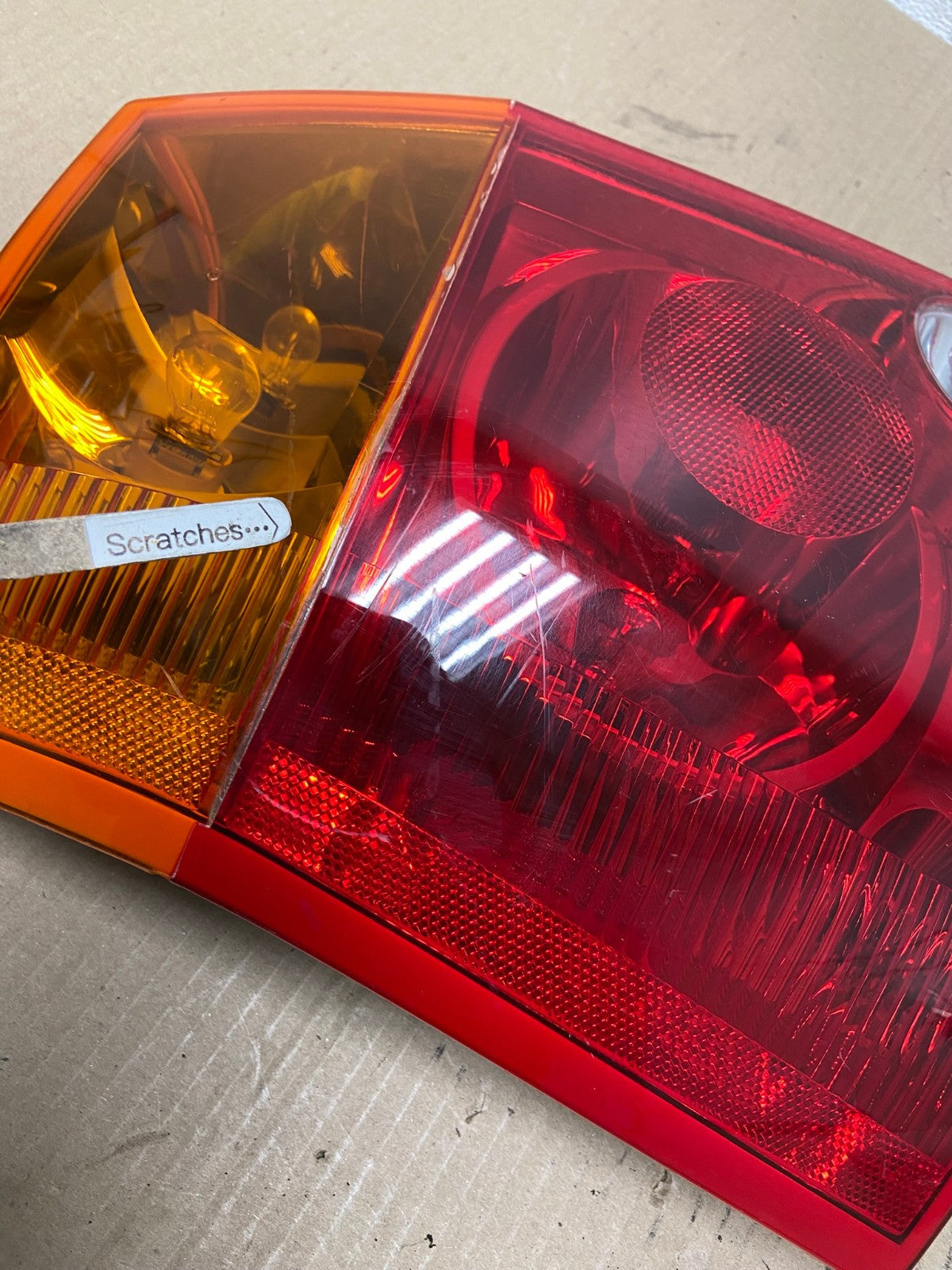 2004 2005 2006 Chrysler Pacifica Left Driver LH Tail Light AE7036 LK3