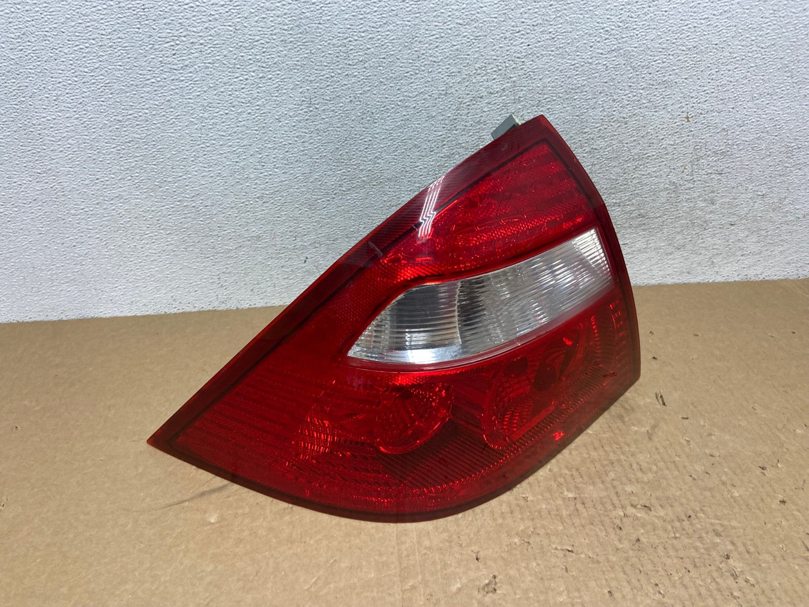 2005 2006 2007 Ford Five Hundred Left Driver Lh Side Tail Light AG0520 LK2