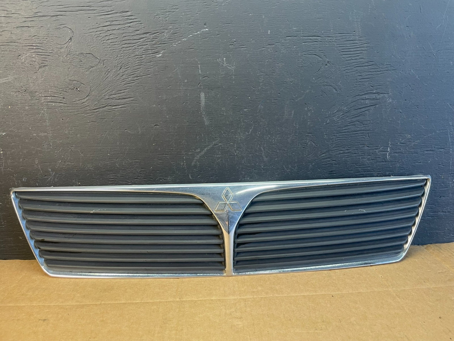2002 2003 Mitsubishi Lancer Front Upper Radiator Grille Grill AC5093 DG0