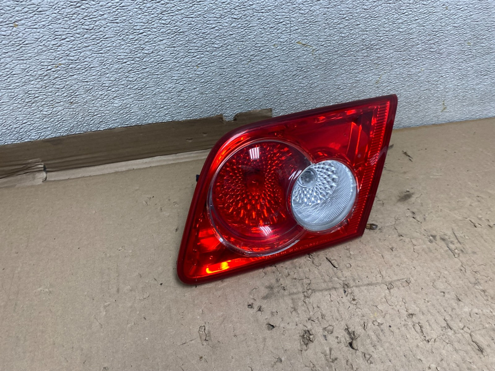 2003 2004 2005 Mazda 6 Right Passenger Inner Tail Light Taillight U1288 DW2