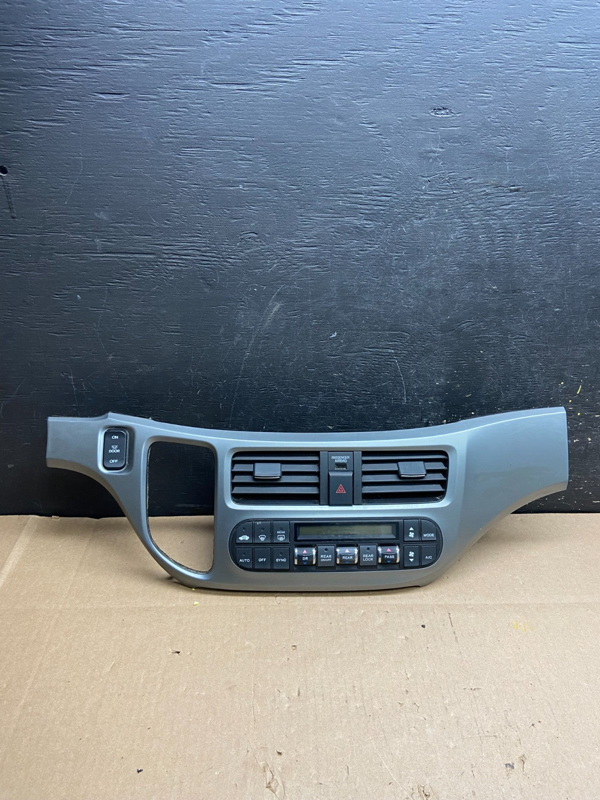 2005 to 2010 Honda Odyssey Radio Climate Control Dash Trim Bezel t4462 DG0