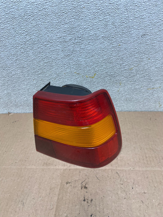 1991 to 1995 Volvo 940 960 Right Passenger RH Side Tail Light Oem W0726 DW0