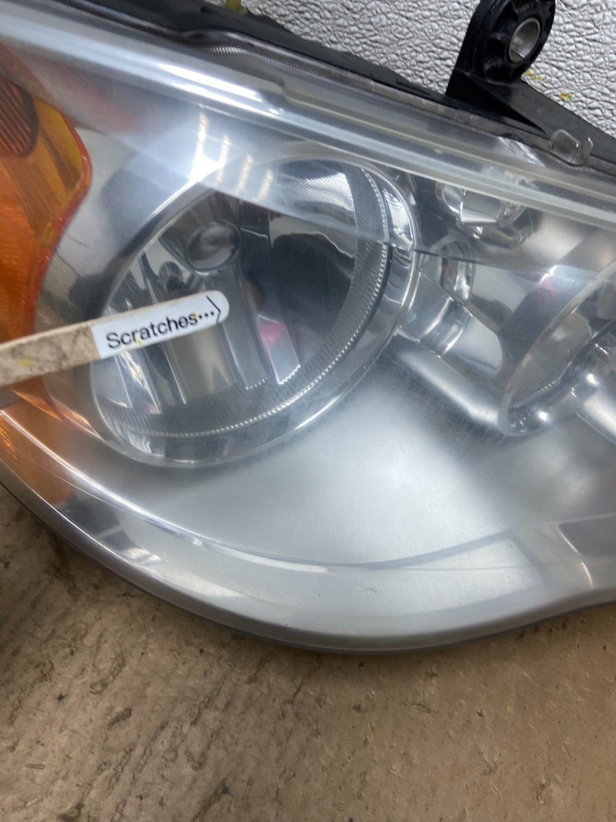 2011 to 2016 Chrysler Town and Country Right Passenger Headlight Z9360 DW3