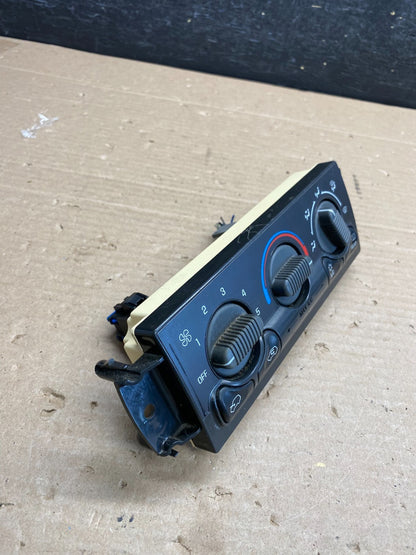 1999-2001 Chevrolet Tahoe AC Climate Control HVAC Rear Window Defogger AG5267 DG1