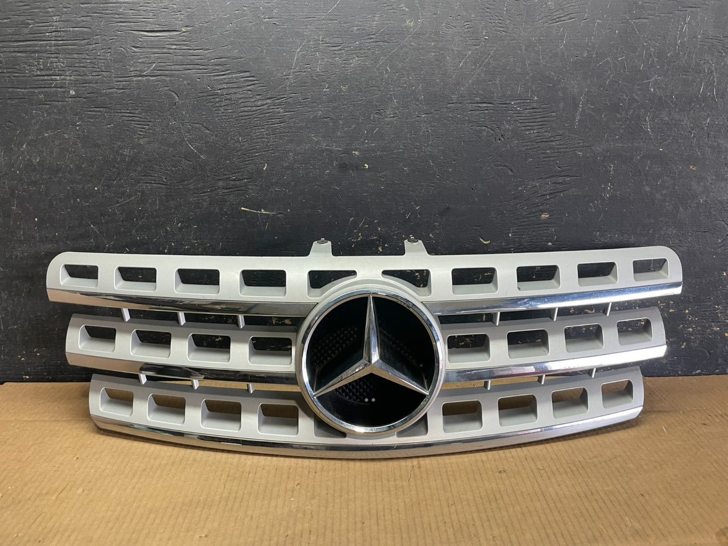 2009 to 2011 Mercedes ML-Class W164 Front Bumper Grille Grill AA9188 DG0