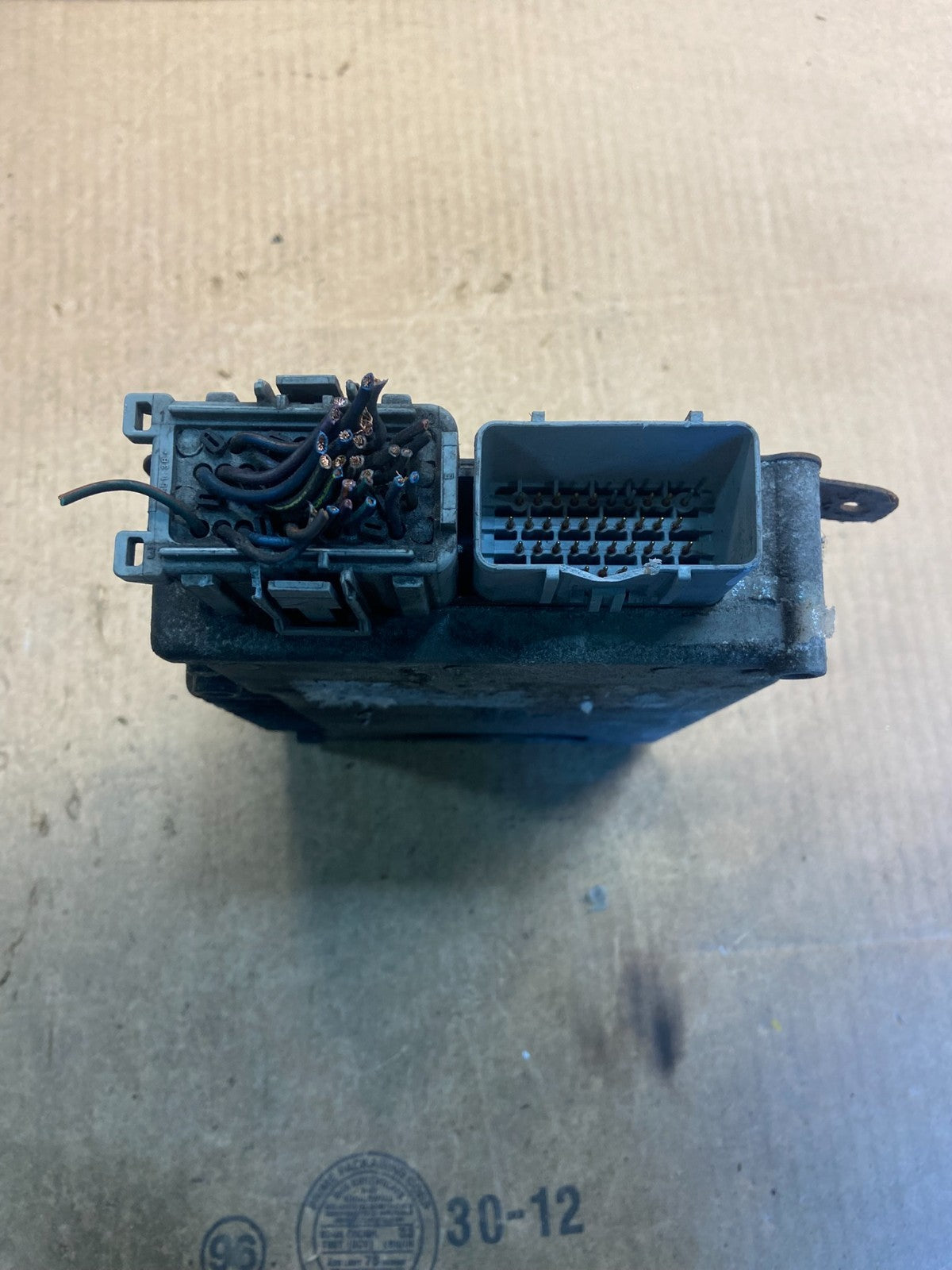 2001 Dodge Caravan Engine Computer Control ECM ECU p04727040aa Z8612 DG3