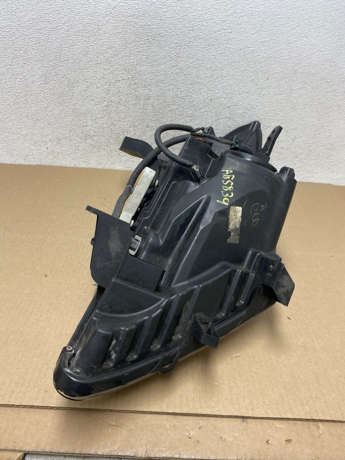 2013 - 2016 Nissan Pathfinder Left Driver LH Side Headlight Halogen AG58396