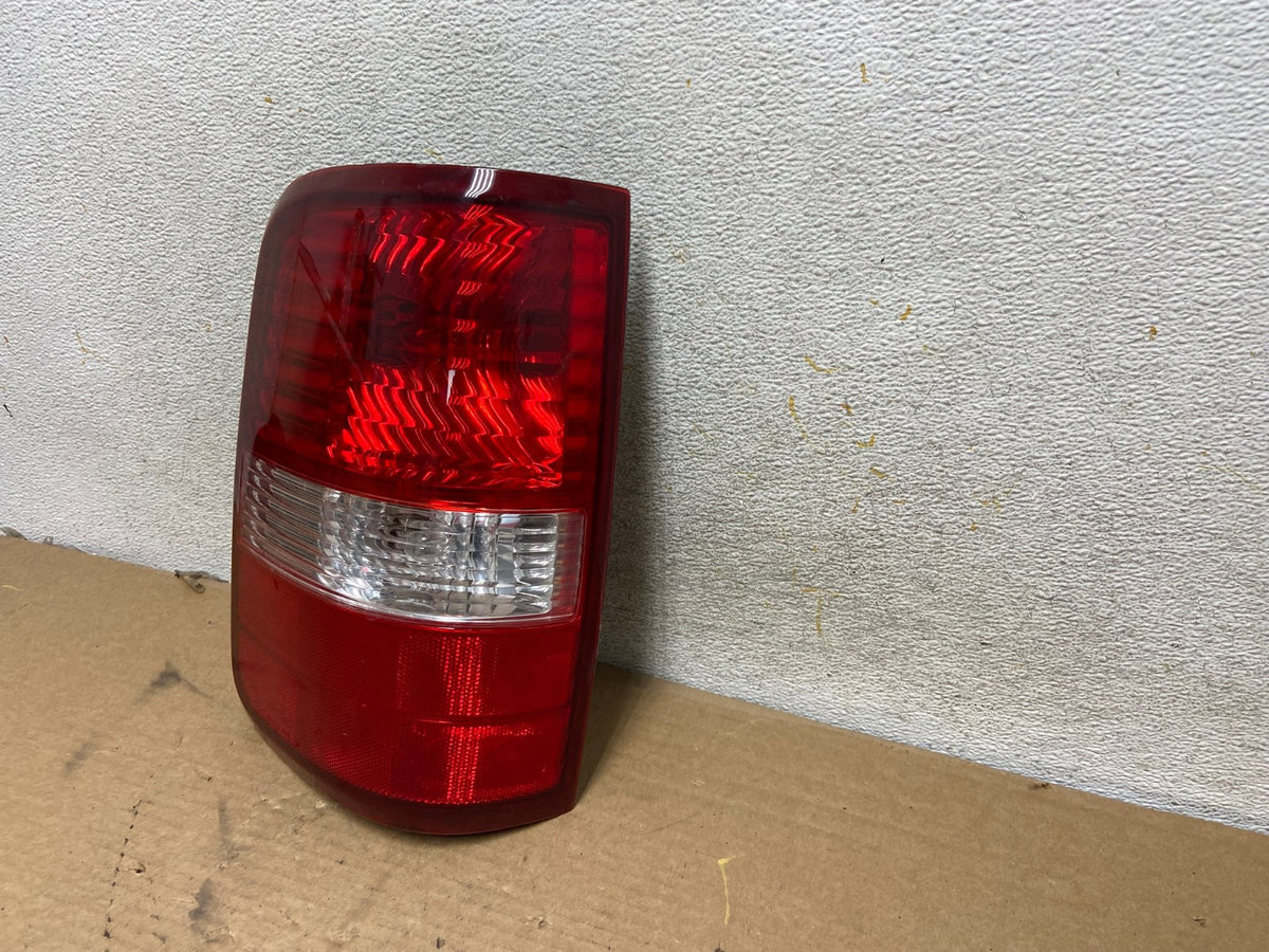 2004 to 2008 Ford F150 F-150 Left Driver LH Side Tail Light AH4293 LK2