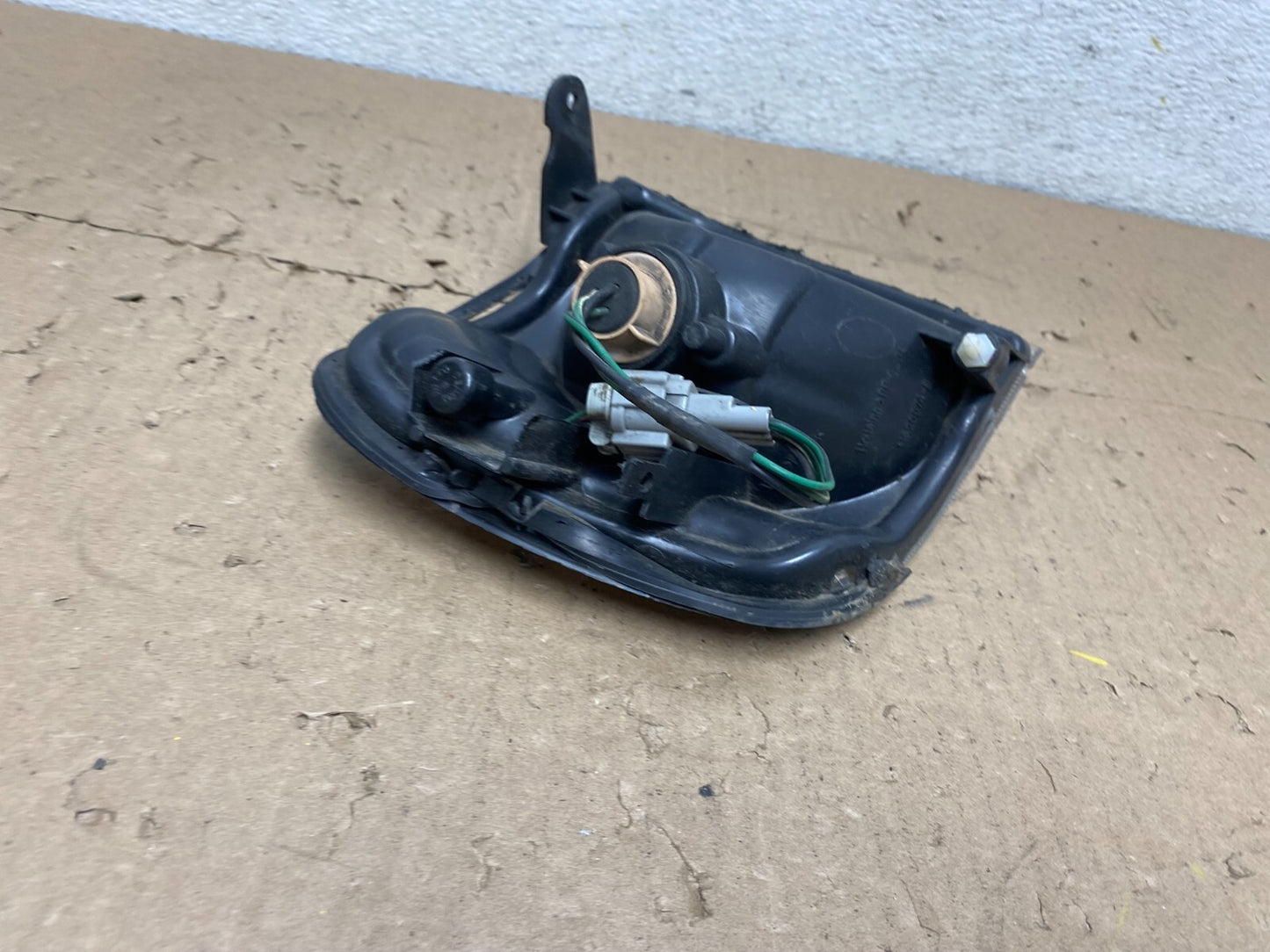 1999-2004 Nissan Pathfinder Front Left Driver Turn Signal i9970 DG1 OEM5