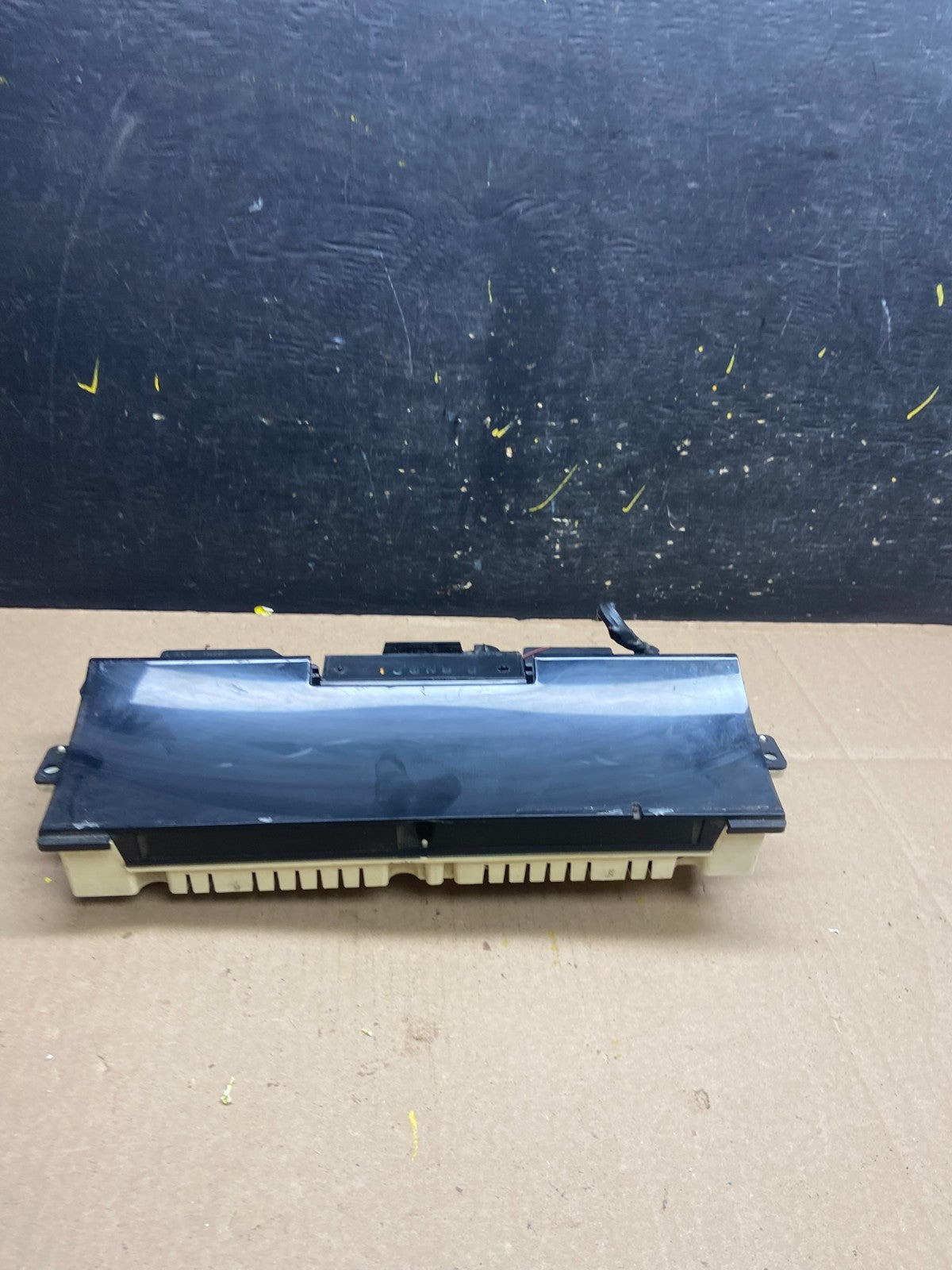 2003 to 2005 Ford Crown Victoria Speedometer Cluster Gauge t9180 DG4