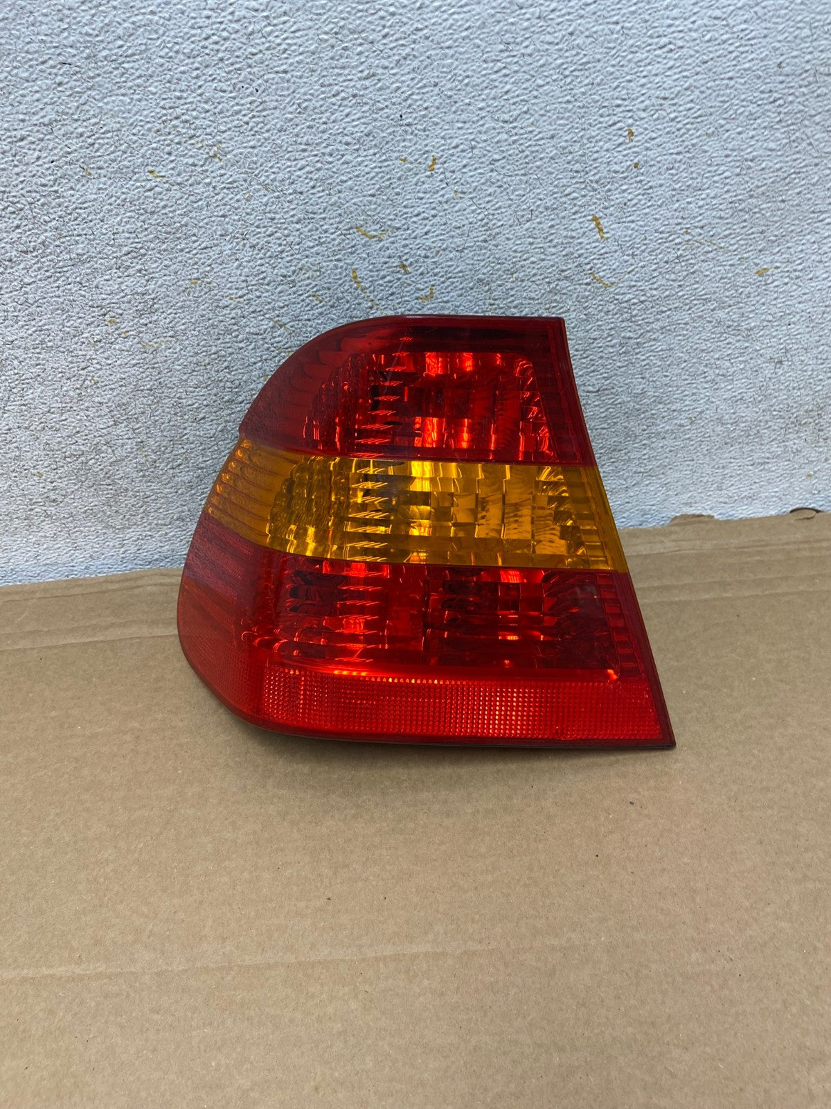 2002 - 2005 BMW 3 E46 Series Left Driver LH Side Tail Light AH8187 LK0
