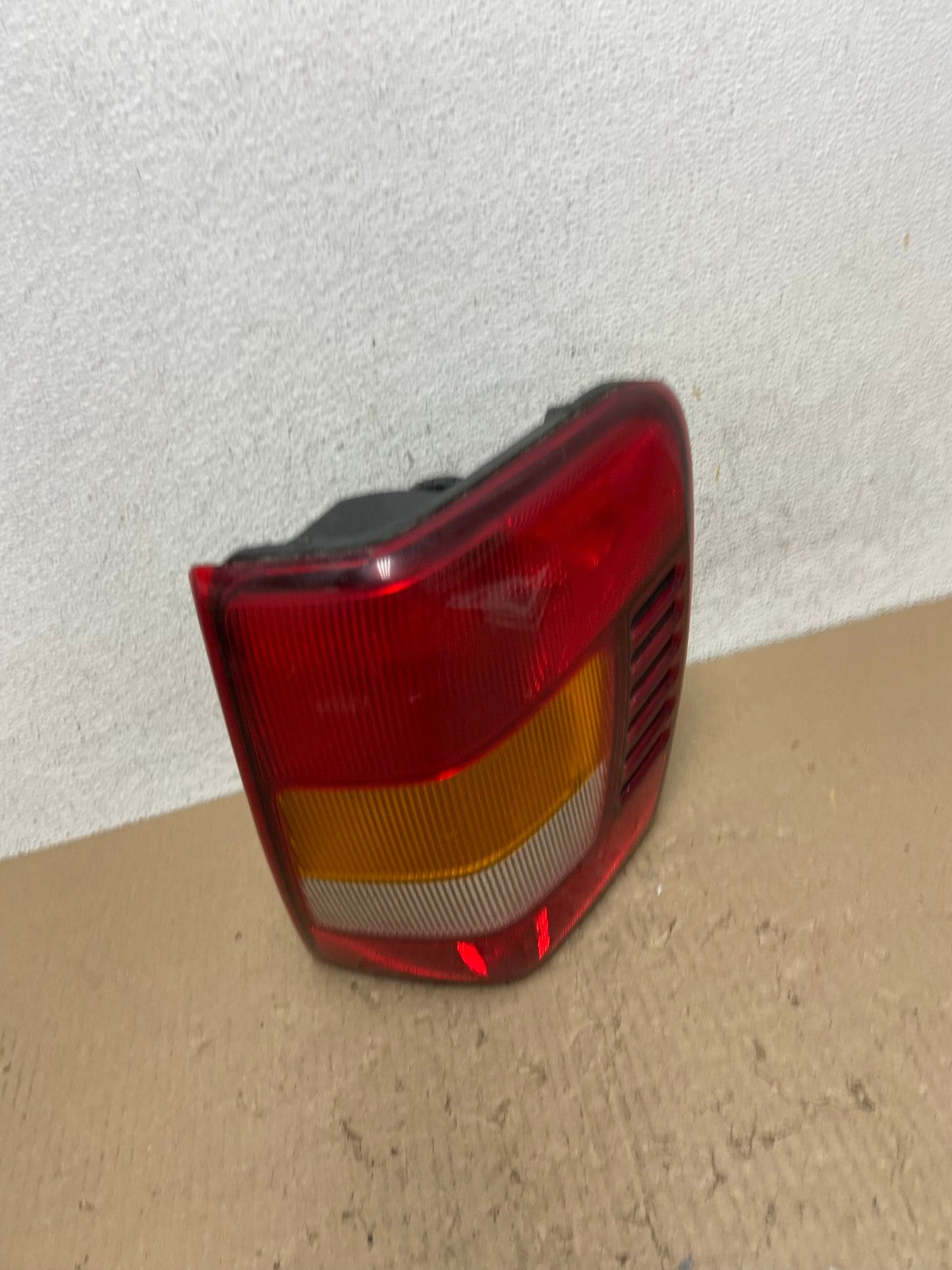 1999-2004 Jeep Grand Cherokee WJ Right Passenger Rh Tail Light AE9835 LK2