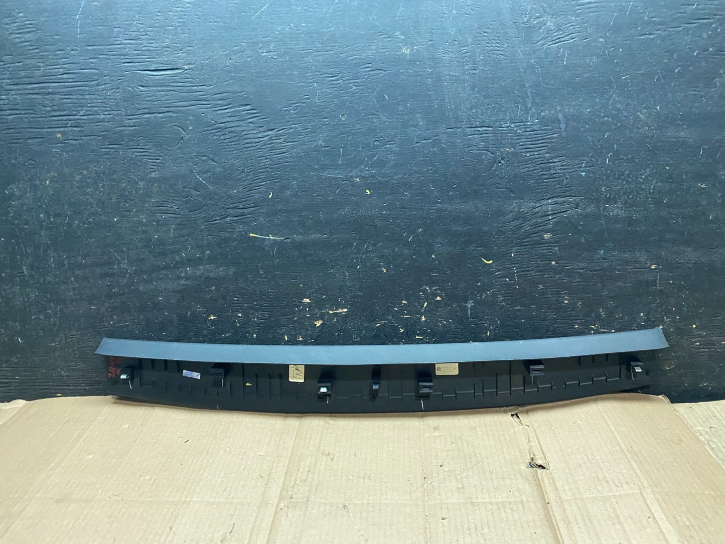 2018-2022 Volkswagen Atlas OEM Upper Liftgate Trim Cover W4712 DG3