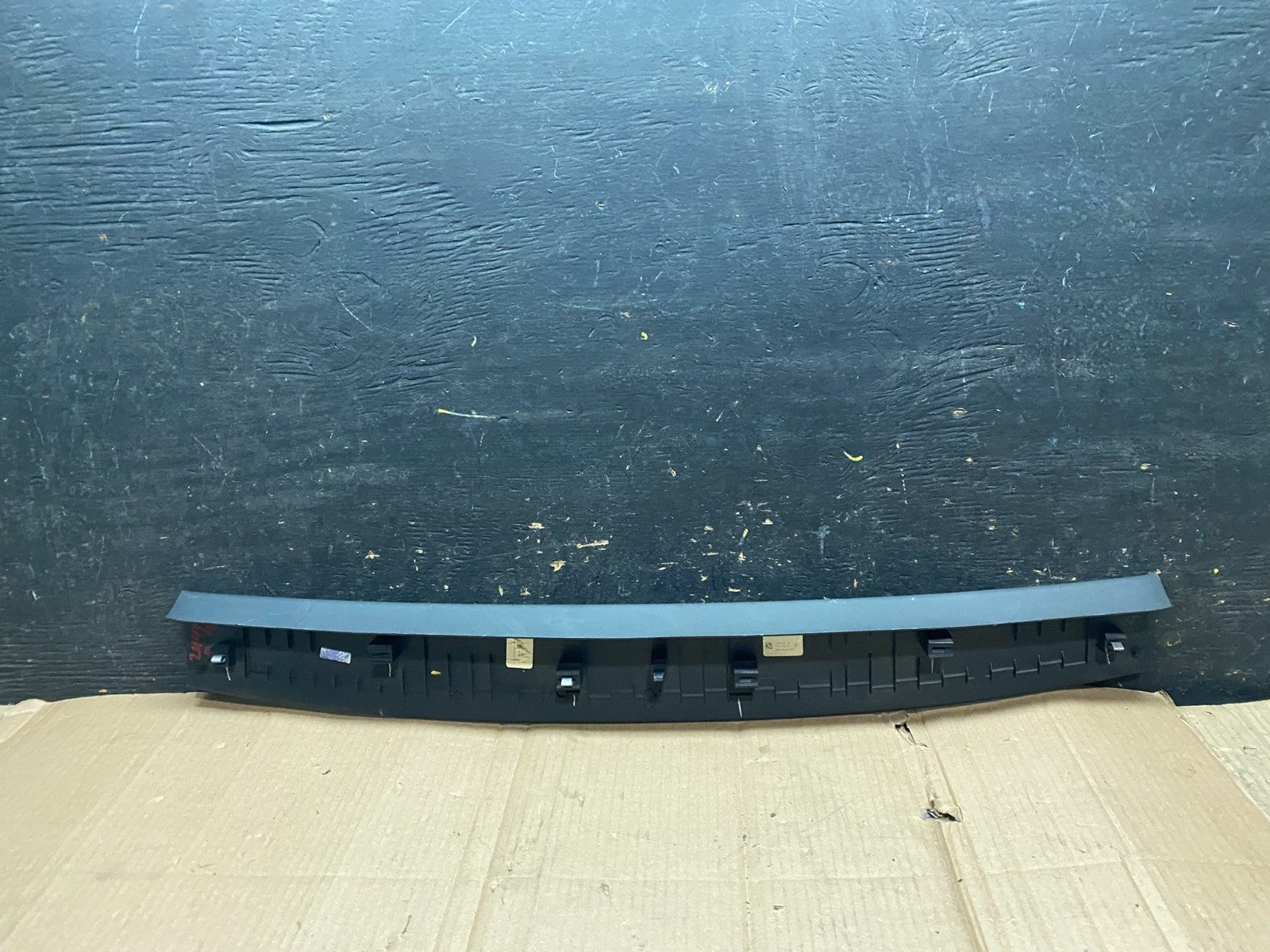 2018-2022 Volkswagen Atlas OEM Upper Liftgate Trim Cover W4712 DG3