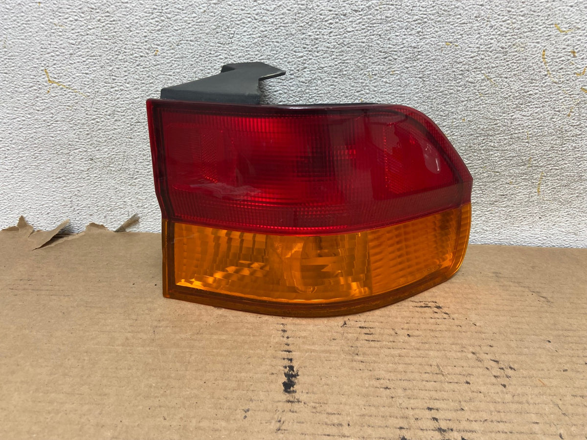 2002 2003 2004 Honda Odyssey Right Passenger Side Tail Light AH4066 LK0