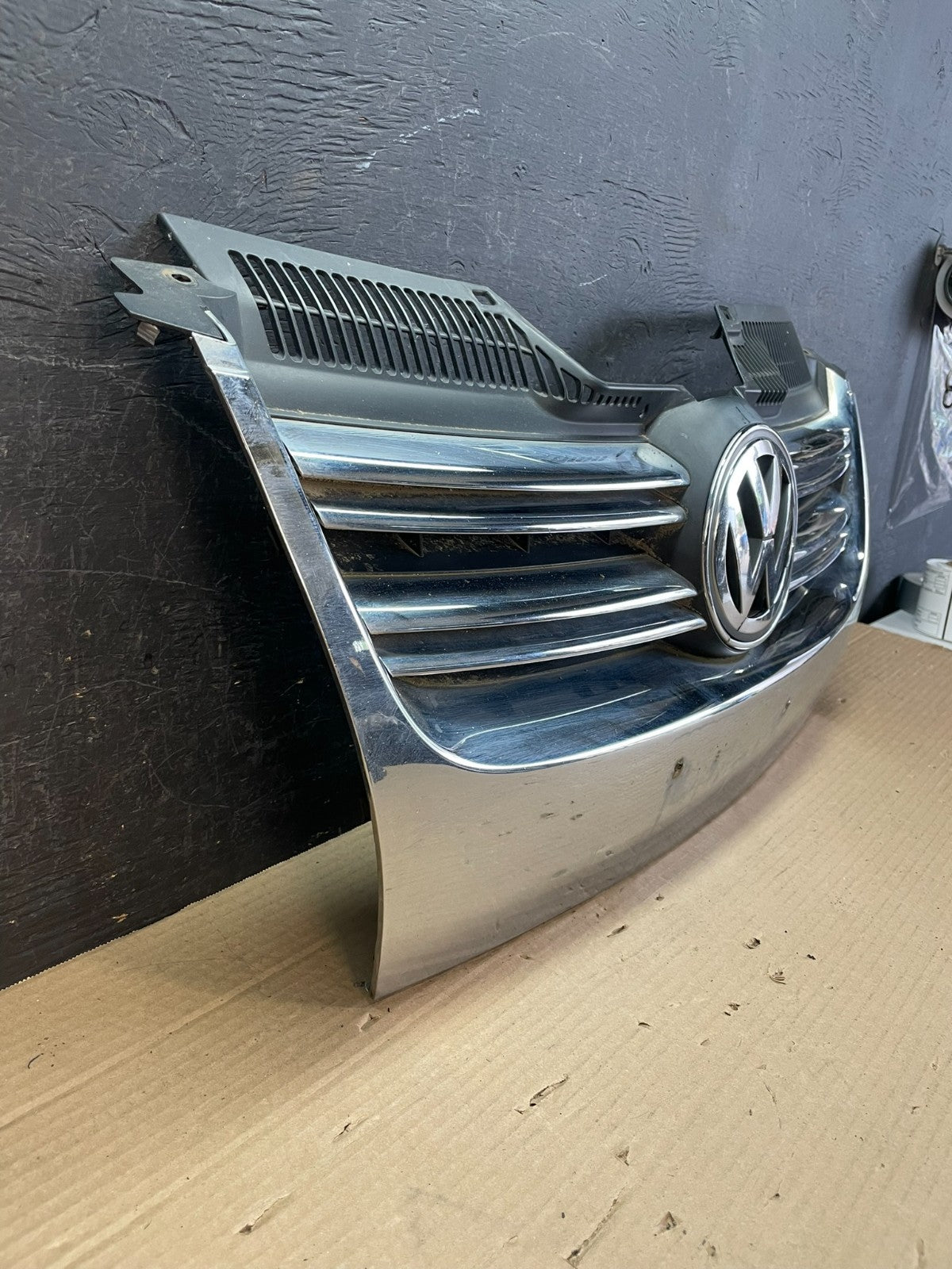 2005-2010 Volkswagen Jetta Front Upper Grille Grill Chrome AF3335 DG2