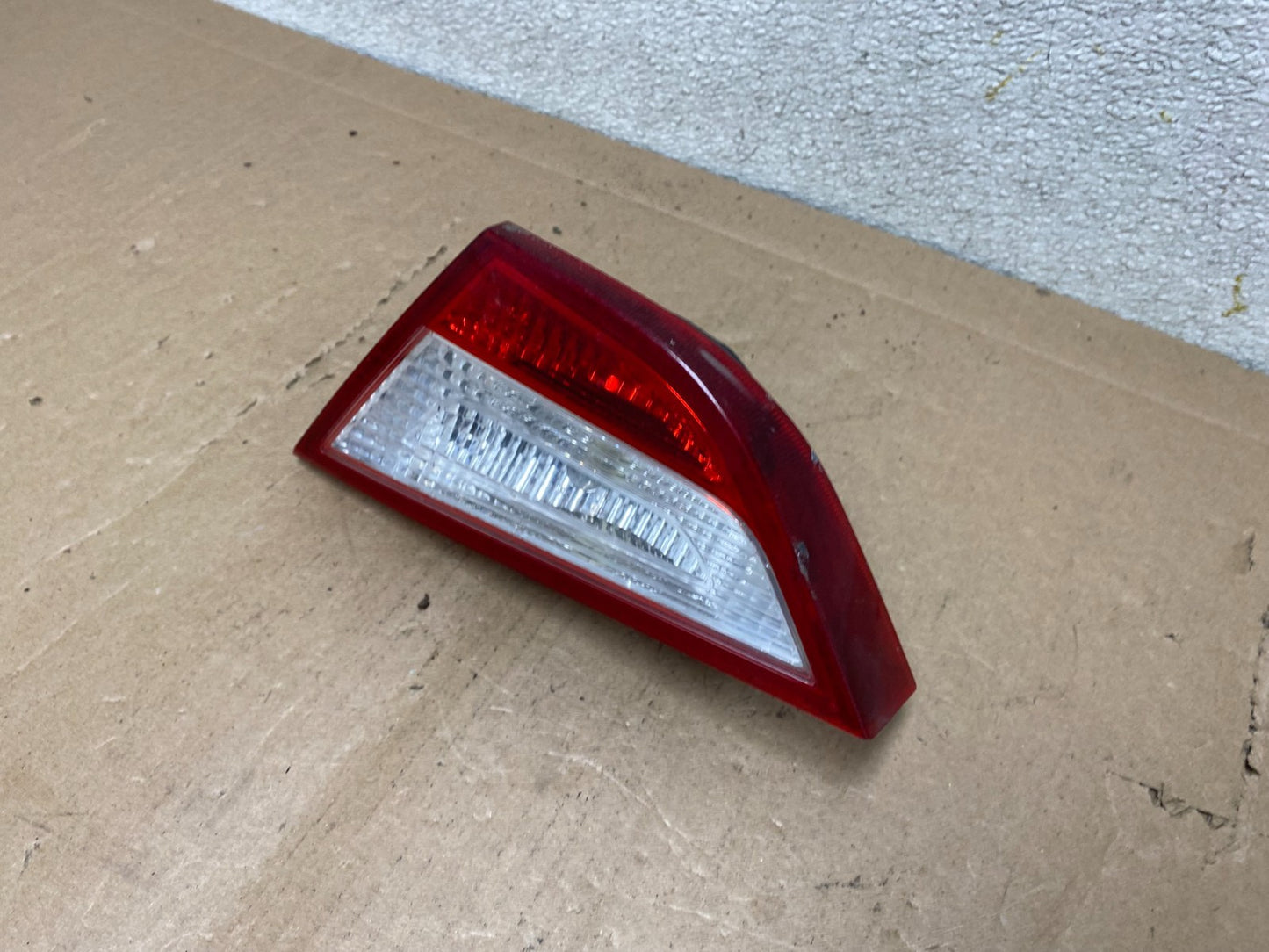 2011 to 2014 Hyundai Sonata Right Passenger Rh Inner Tail Light Oem S0301 DG1