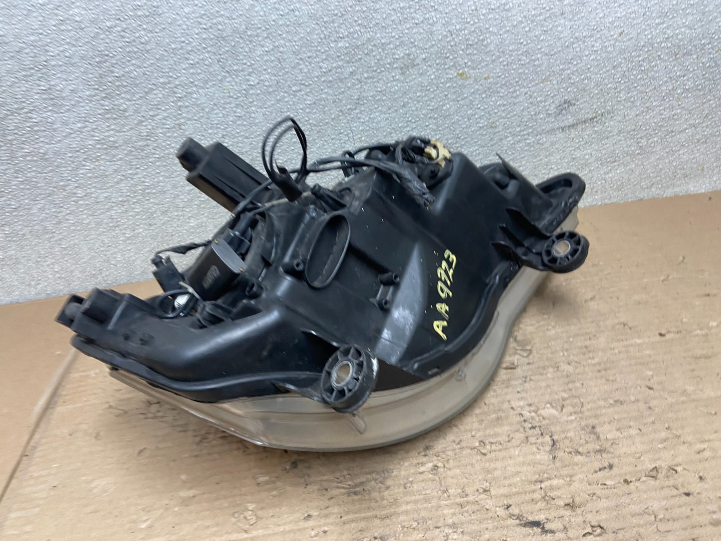 2008 to 2016 Chrysler Town and Country Left Driver Lh Side Headlight AA9723 DW7