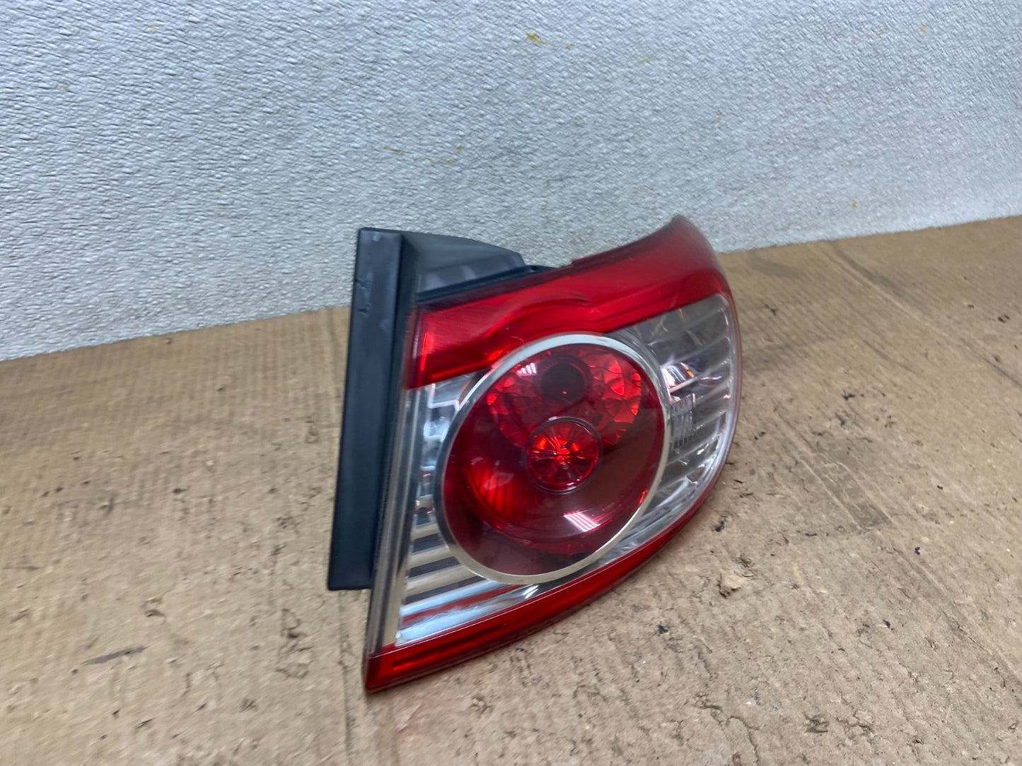 2010 to 2012 Hyundai Santa Fe Right Passenger RH Tail Light OEM AA8332 LK2