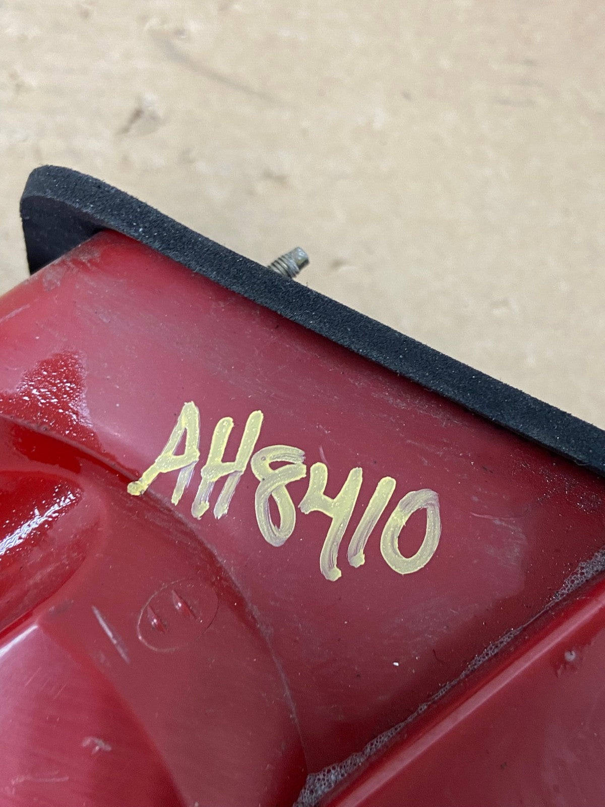 2003-2006 Kia Optima Right Passenger Rh Side Tail Light AH8410 LK9