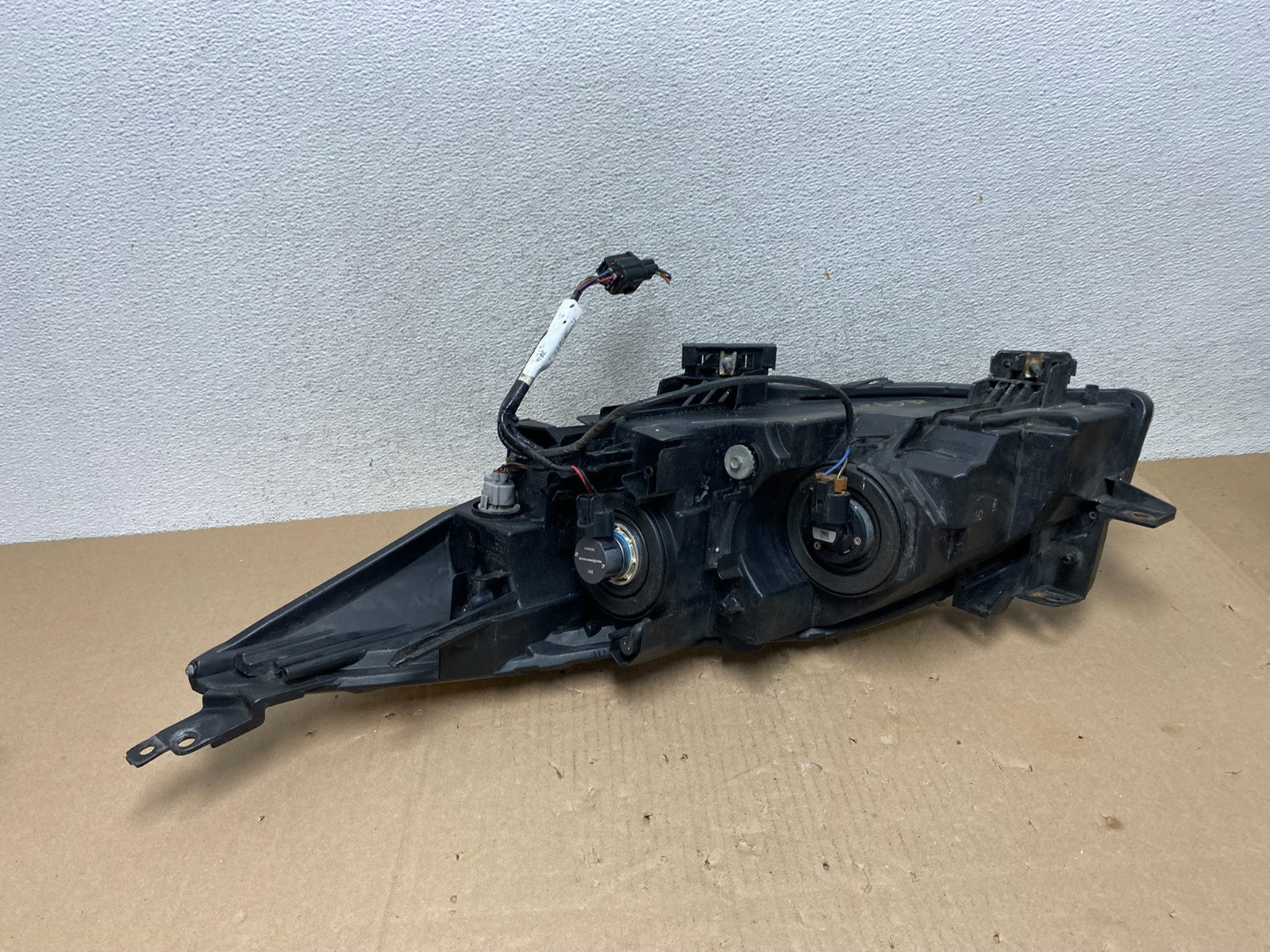 2010 - 2013 Mazda 3 Halogen Right Passenger Rh Side Headlight AG6702 DW5