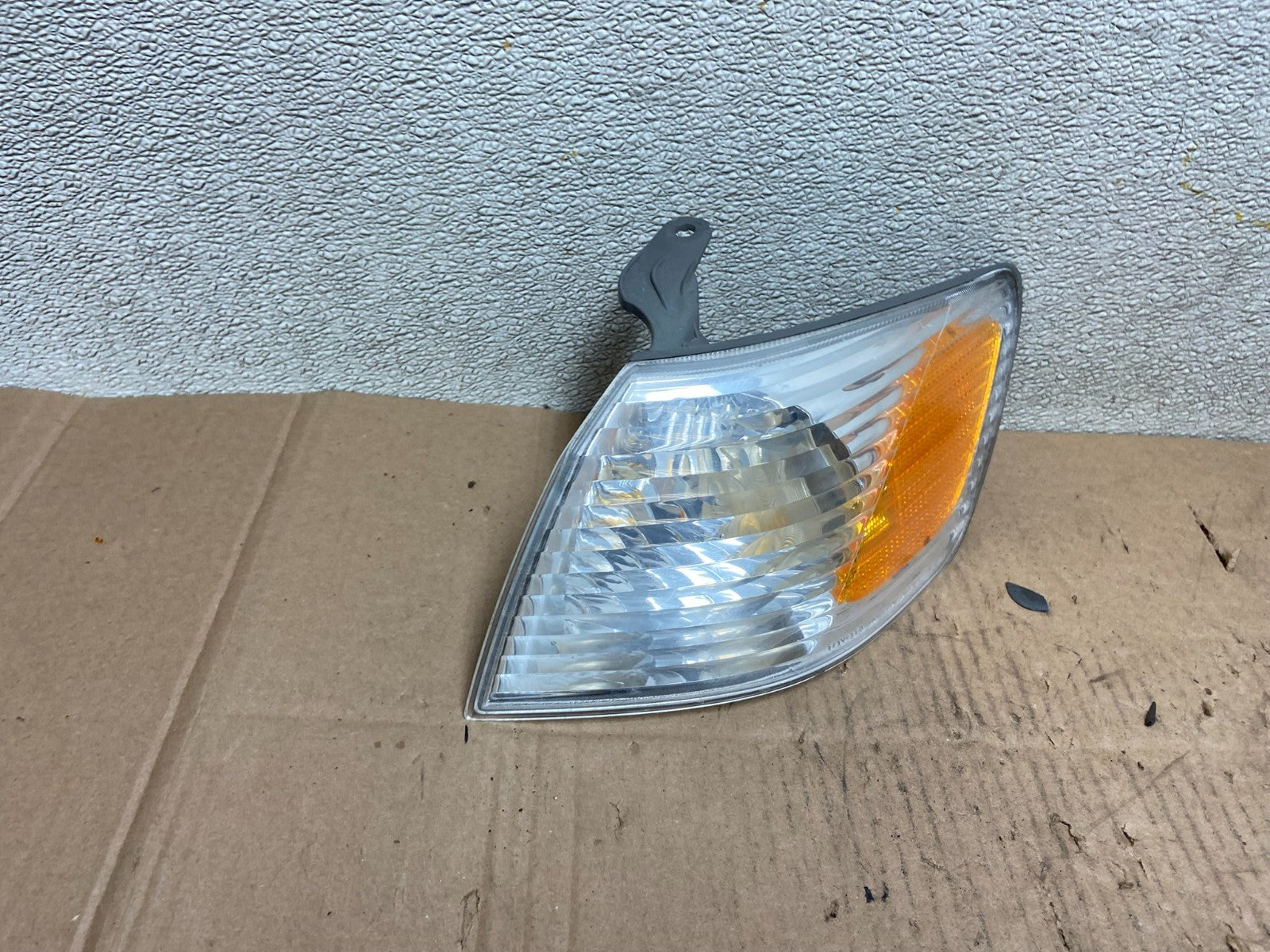 2000 - 2001 Toyota Camry Front Left Driver Lh Turn Signal Y0126 DW2