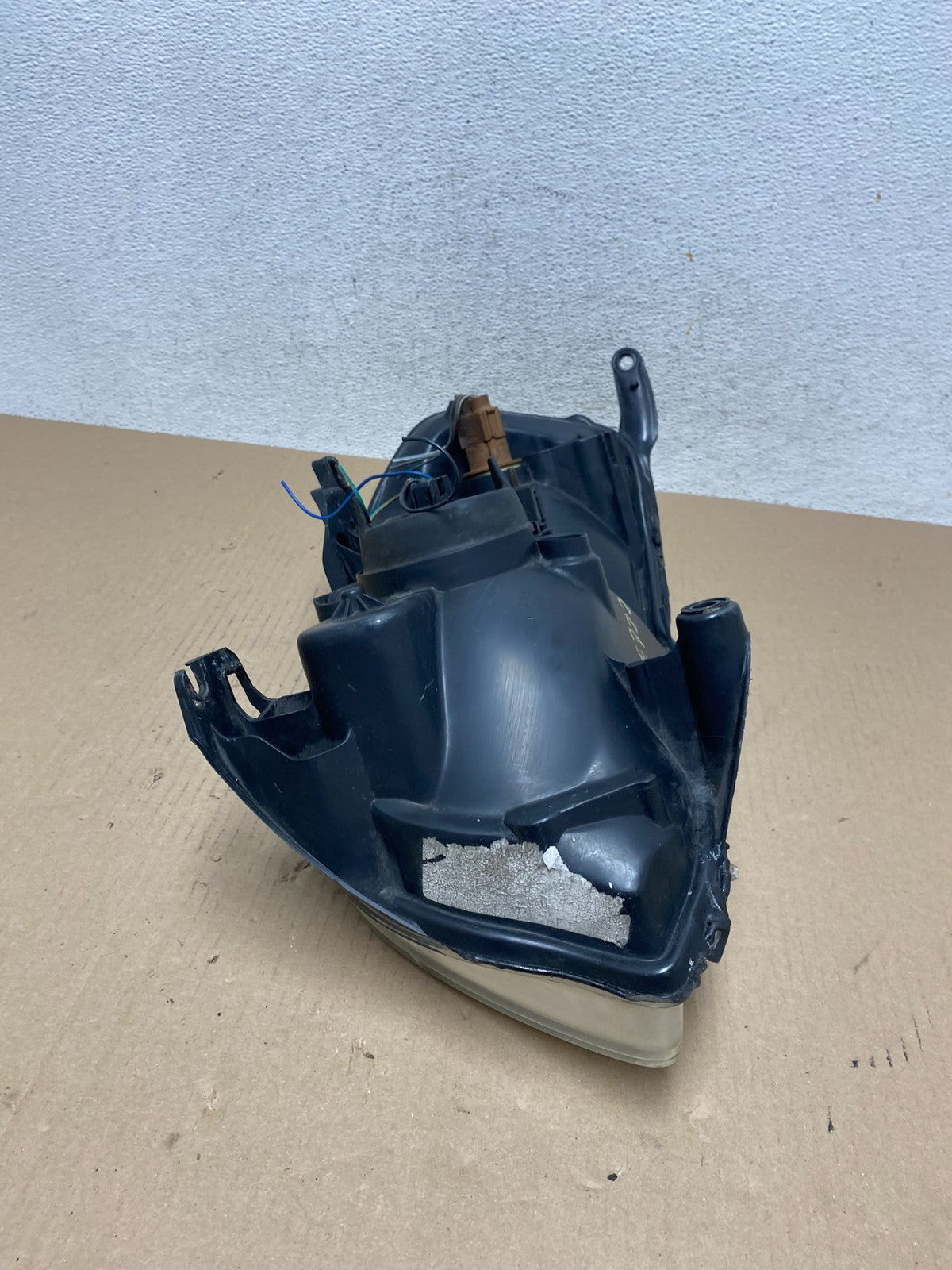 2005 - 2006 Mazda Tribute Right Passenger Rh Headlight AE7224 DW8