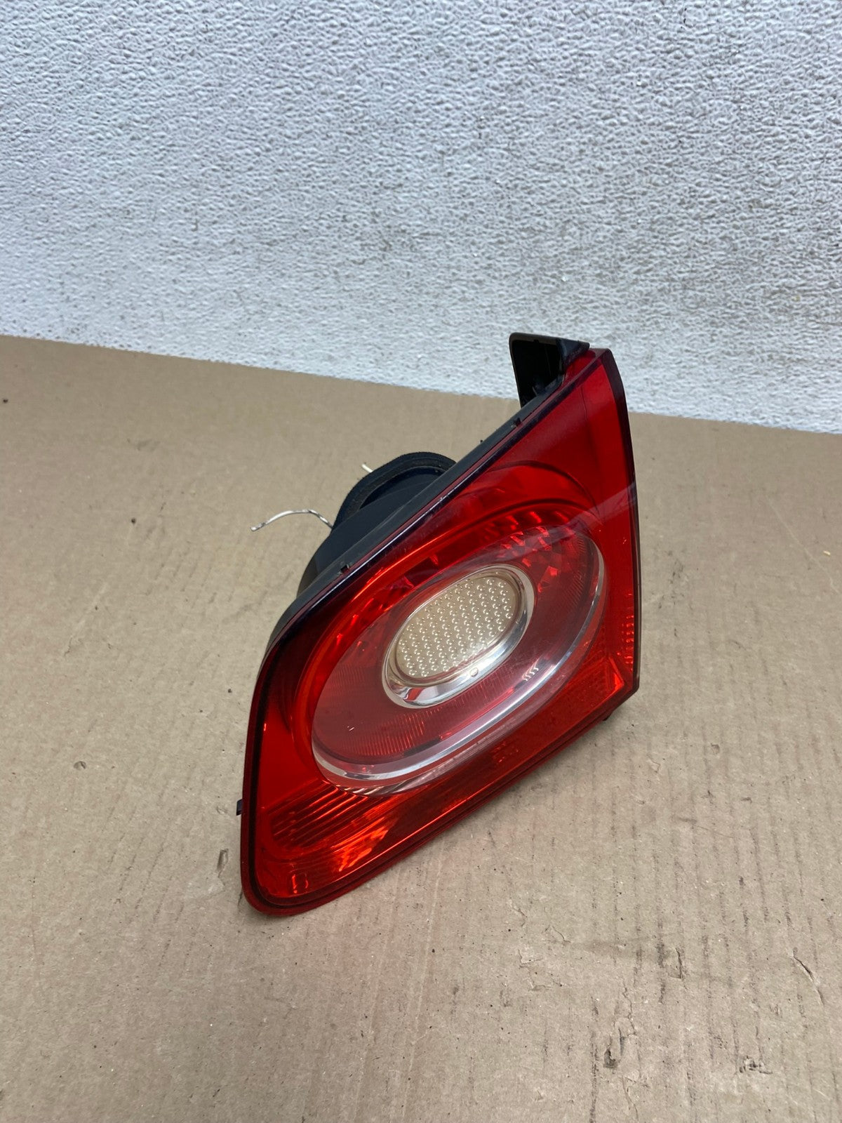 2009-2011 Volkswagen Tiguan Right Passenger Side Inner Tail Light AF5829 LK2