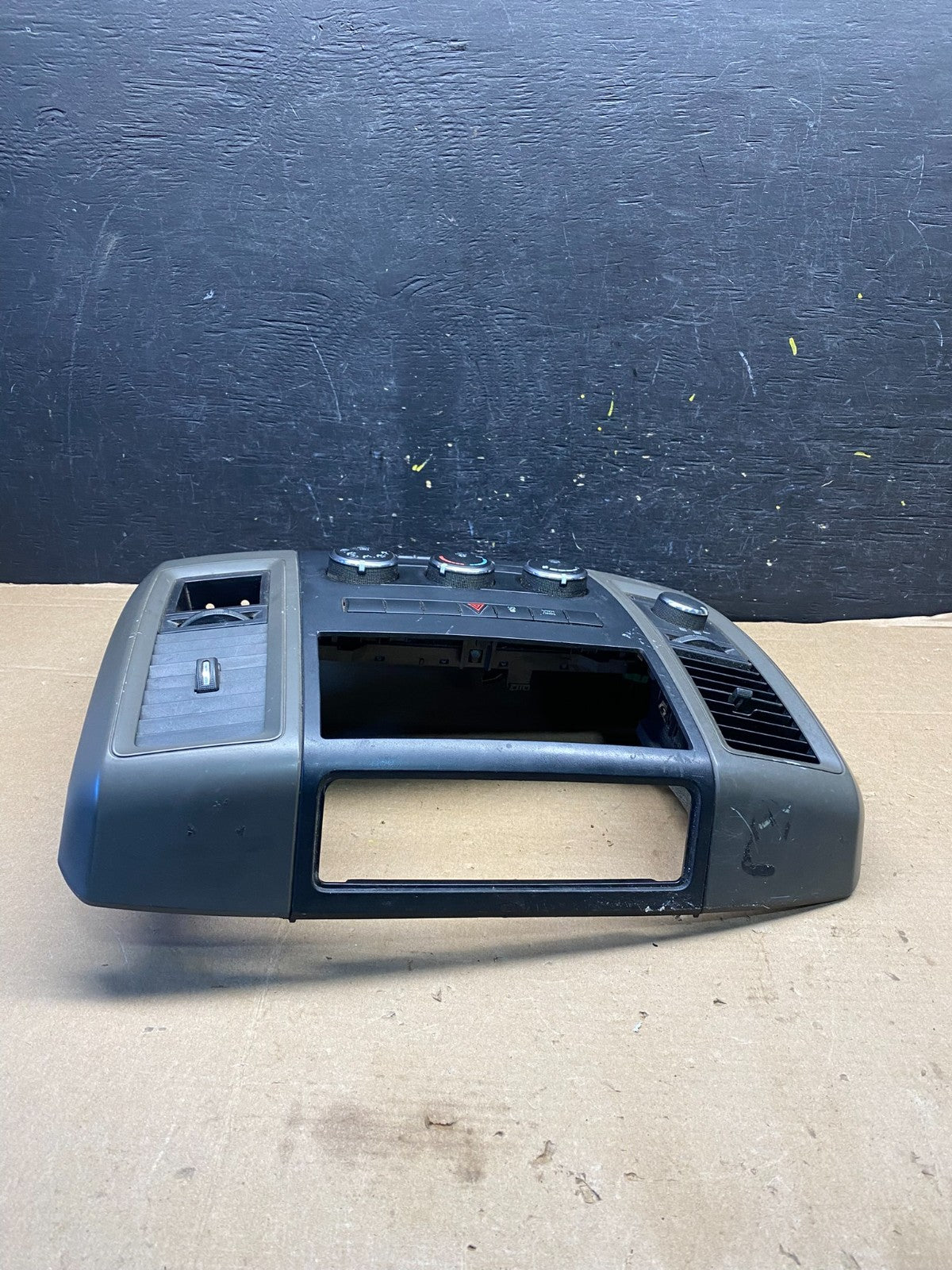 2009 to 2012 Dodge Ram 1500 Center Dash Radio Screen Climate Panel r2542 DG4