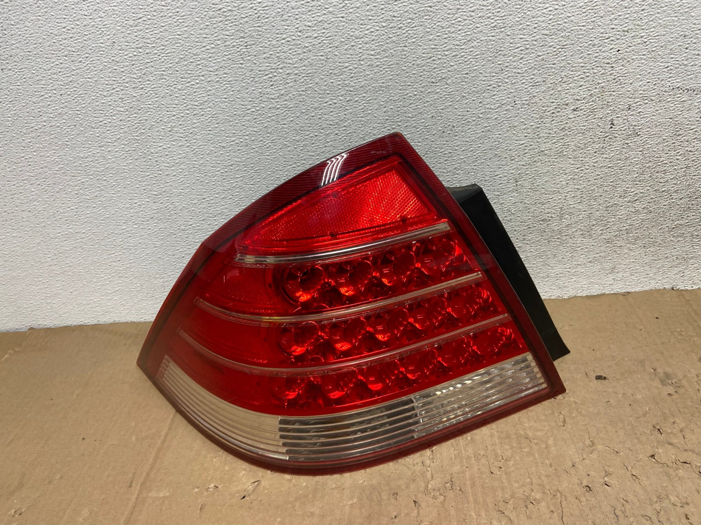 2005 to 2007 Mercury Montego Left Driver LH Side Tail Light AE9398 LK0