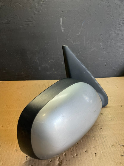 2001 to 2006 Toyota Sequoia Right Passenger View Door Mirror OEM AB7727 MS1