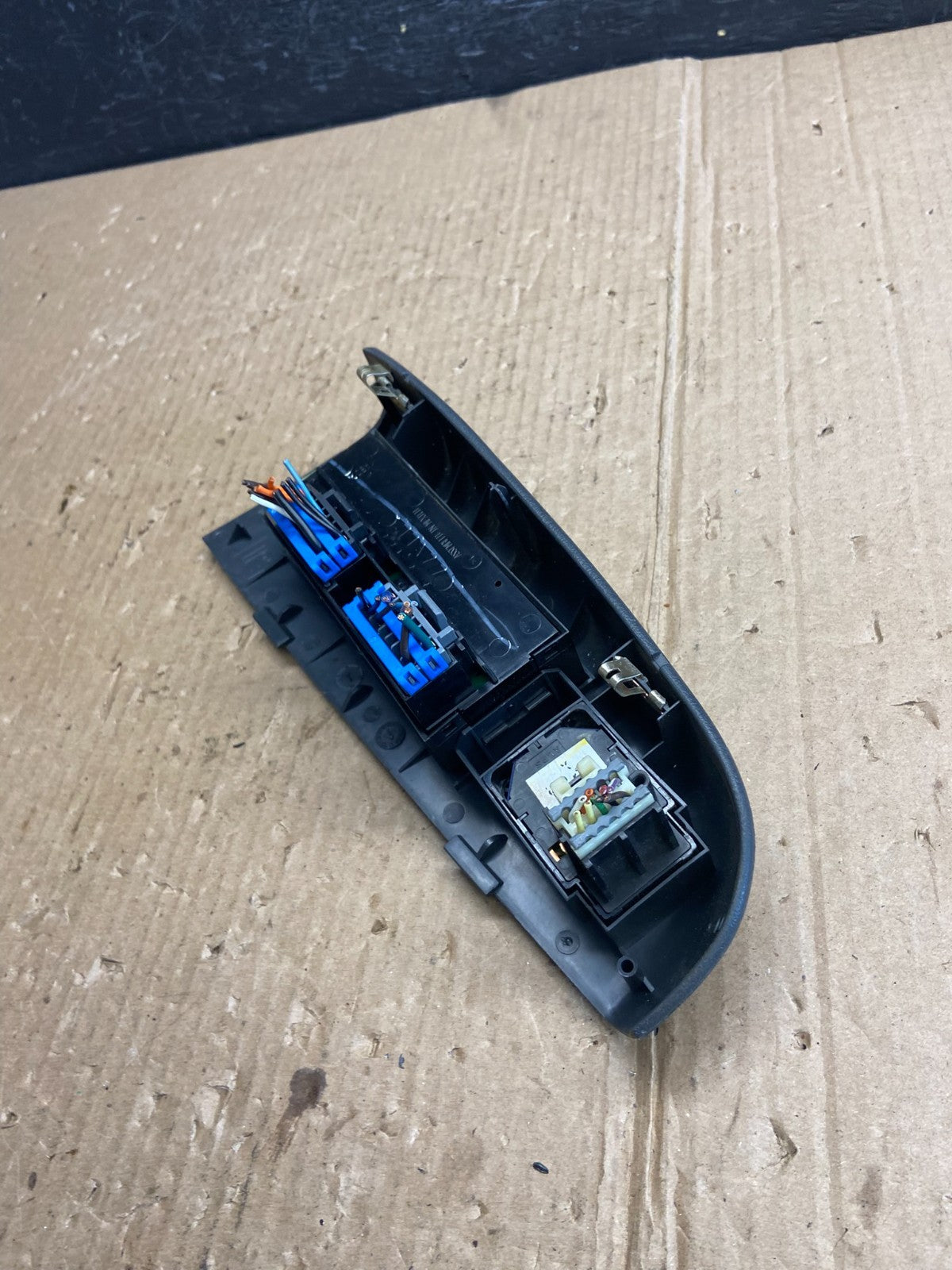 1999 to 2002 Chevrolet Silverado Master Power Window Switch AE4018 DG4