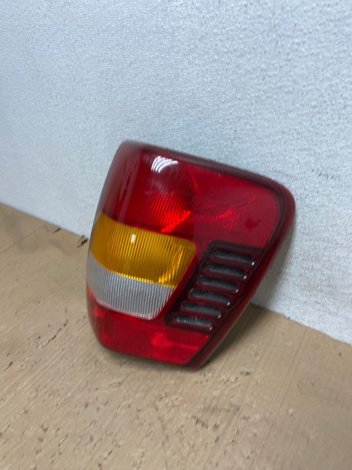 1999-2004 Jeep Grand Cherokee WJ Right Passenger Rh Tail Light AE9386 LK1