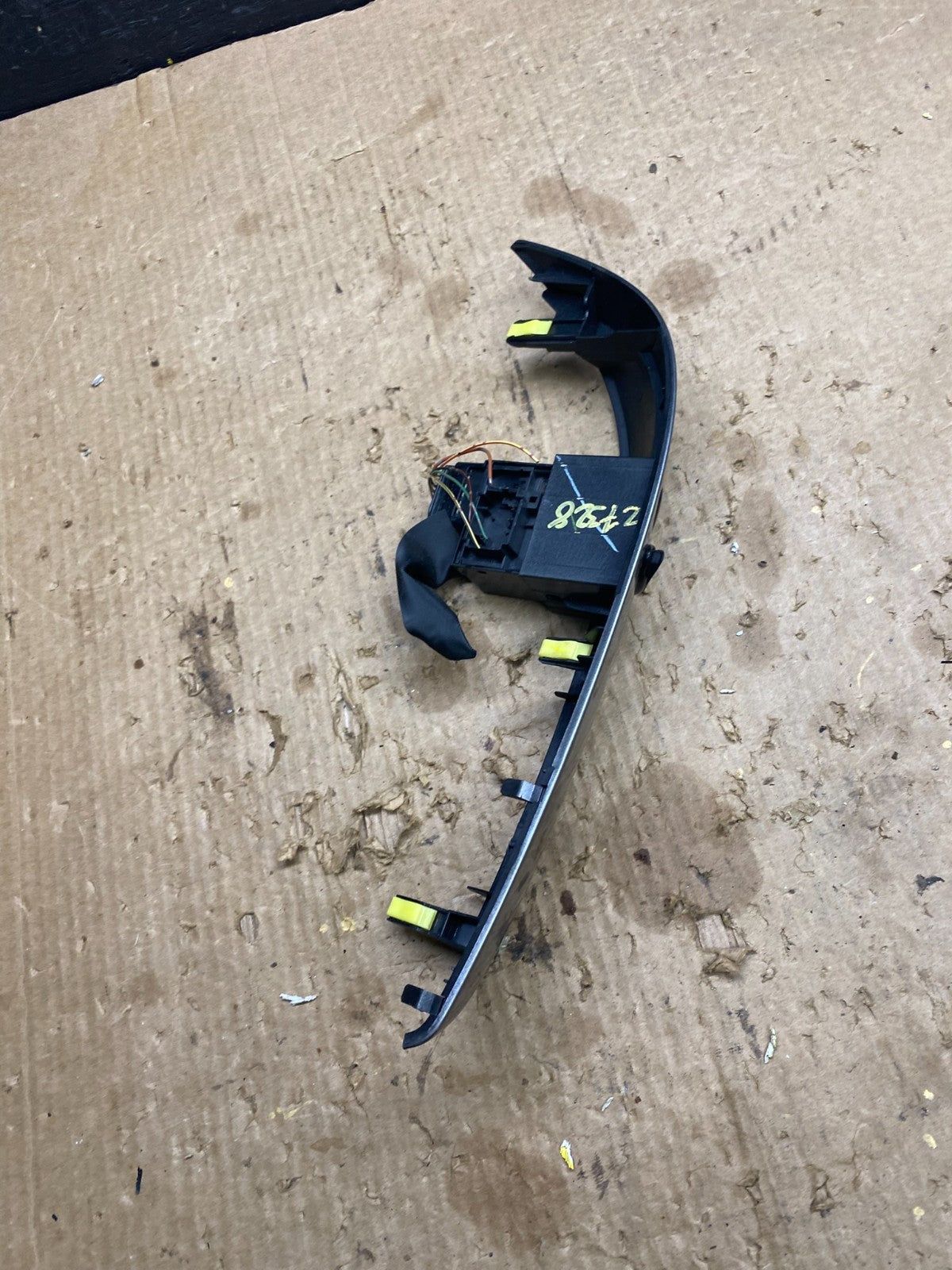 2004 to 2010 Toyota Sienna Right Side Radio Switches Bezel Trim Z7328 DG2