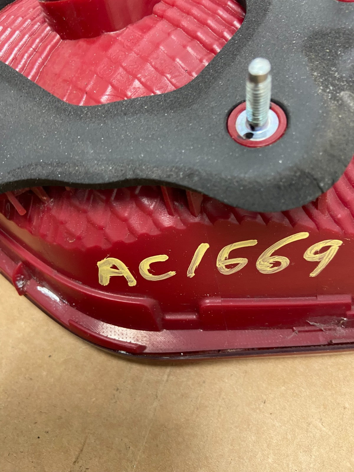 2017 to 2019 Kia Sportage Passenger Right Inner Tail Light OEM AC1669 DG6