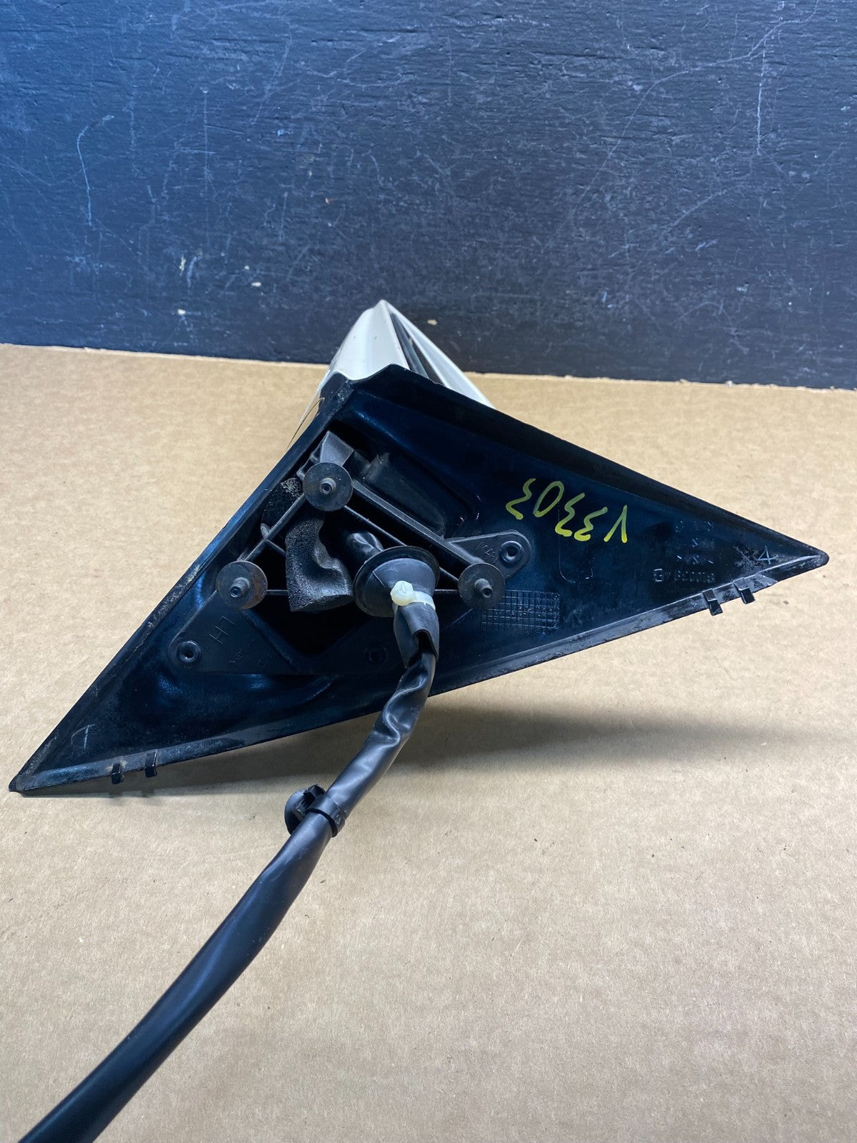 2005 to 2011 Cadillac STS Left Driver LH View Door Mirror AD9861 DW4