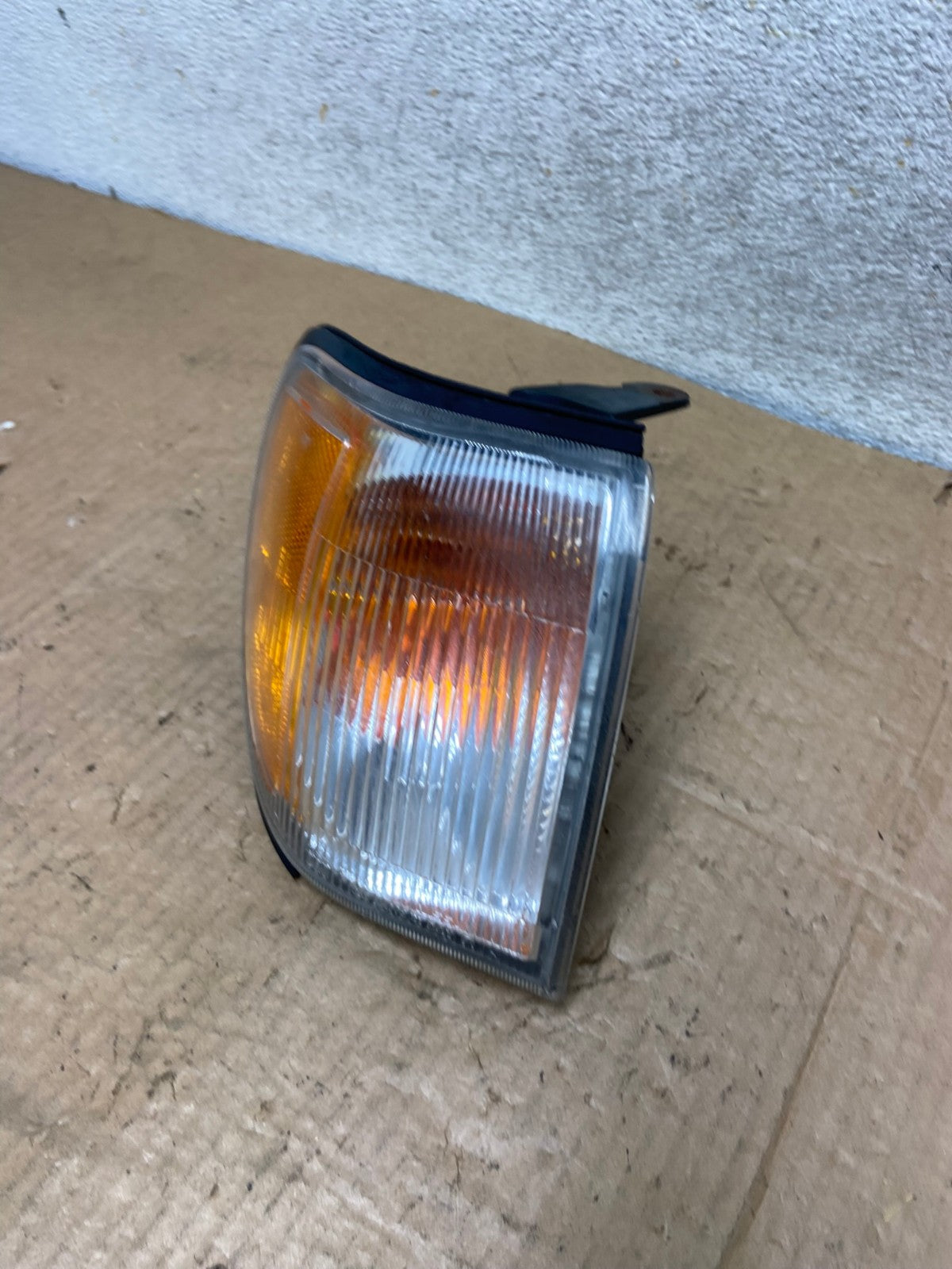 1999 to 2004 Nissan Pathfinder Passenger Right Park Light Turn Signal AI8137 LK1