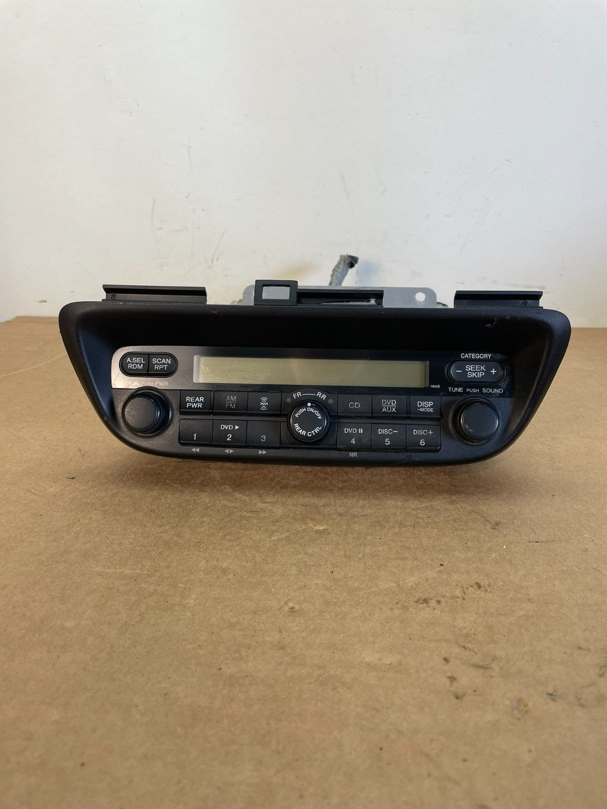 2005 to 2010 Honda Odyssey Am Fm Cd Player Radio Receiver AF9411 DW0