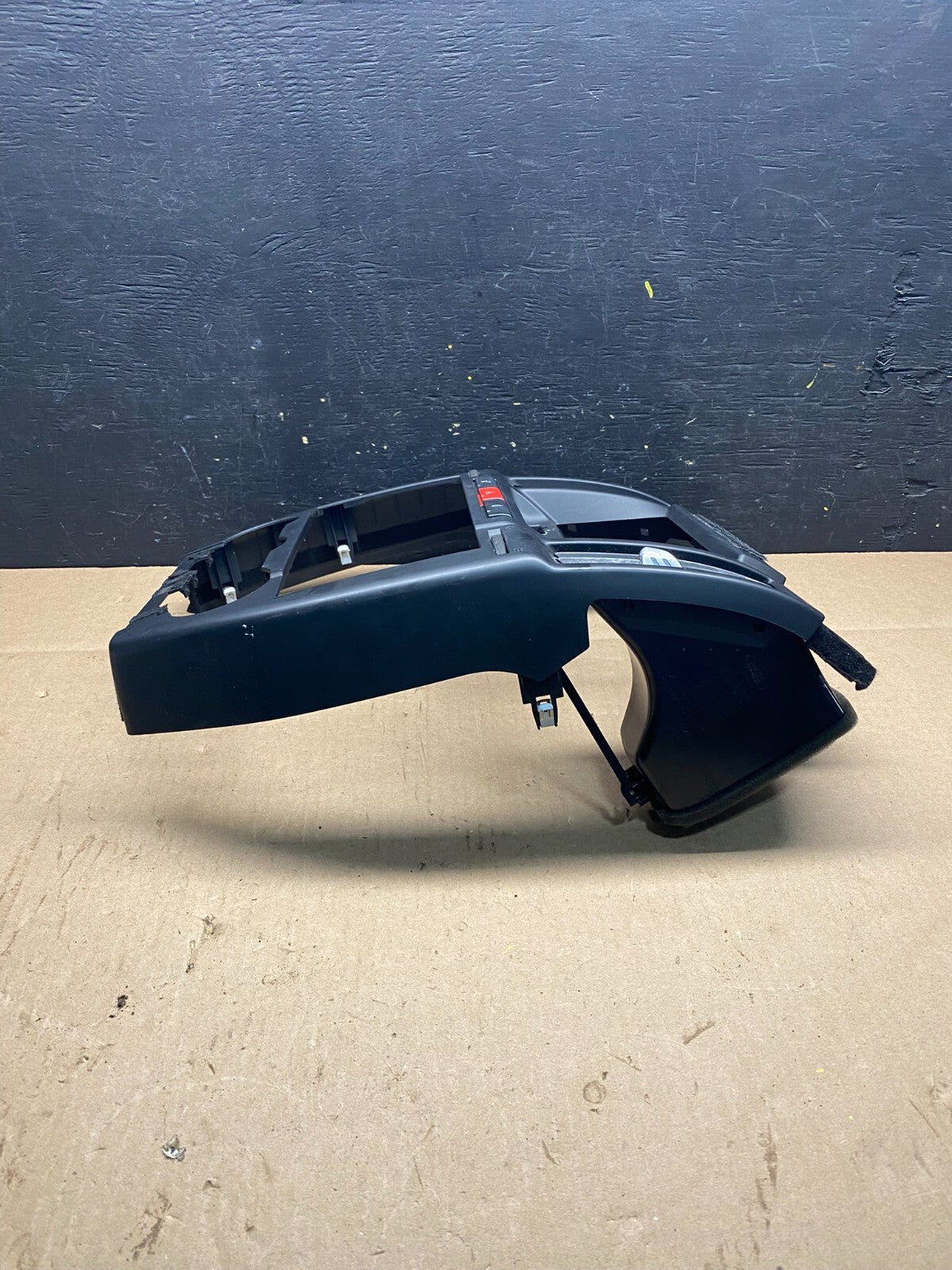 2008 to 2012 Land Rover LR2 OEM Center Dash Trim Bezel 6H52-014L09-AG O3643 DG2